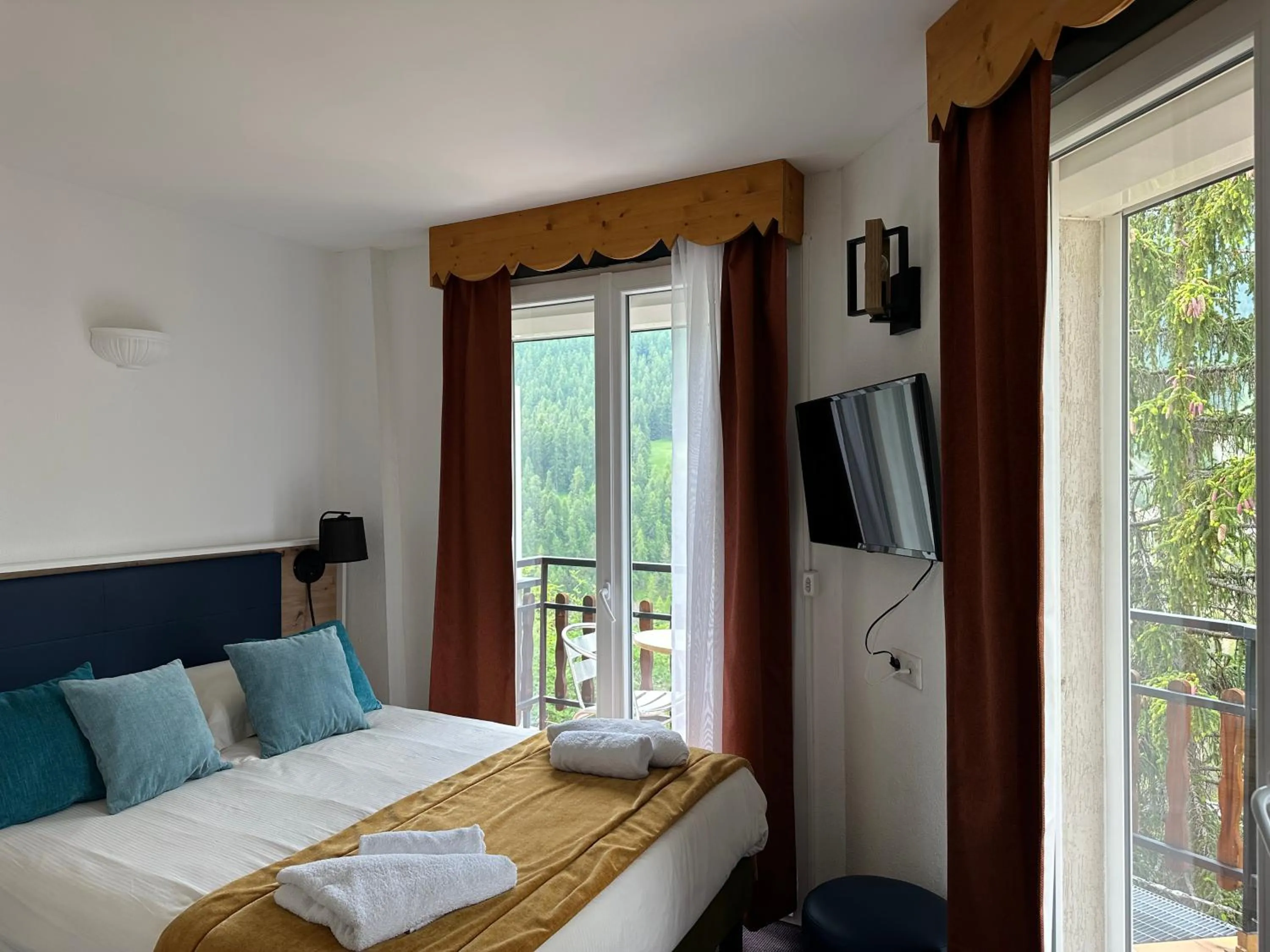 Bed in Hôtel Le Blainon