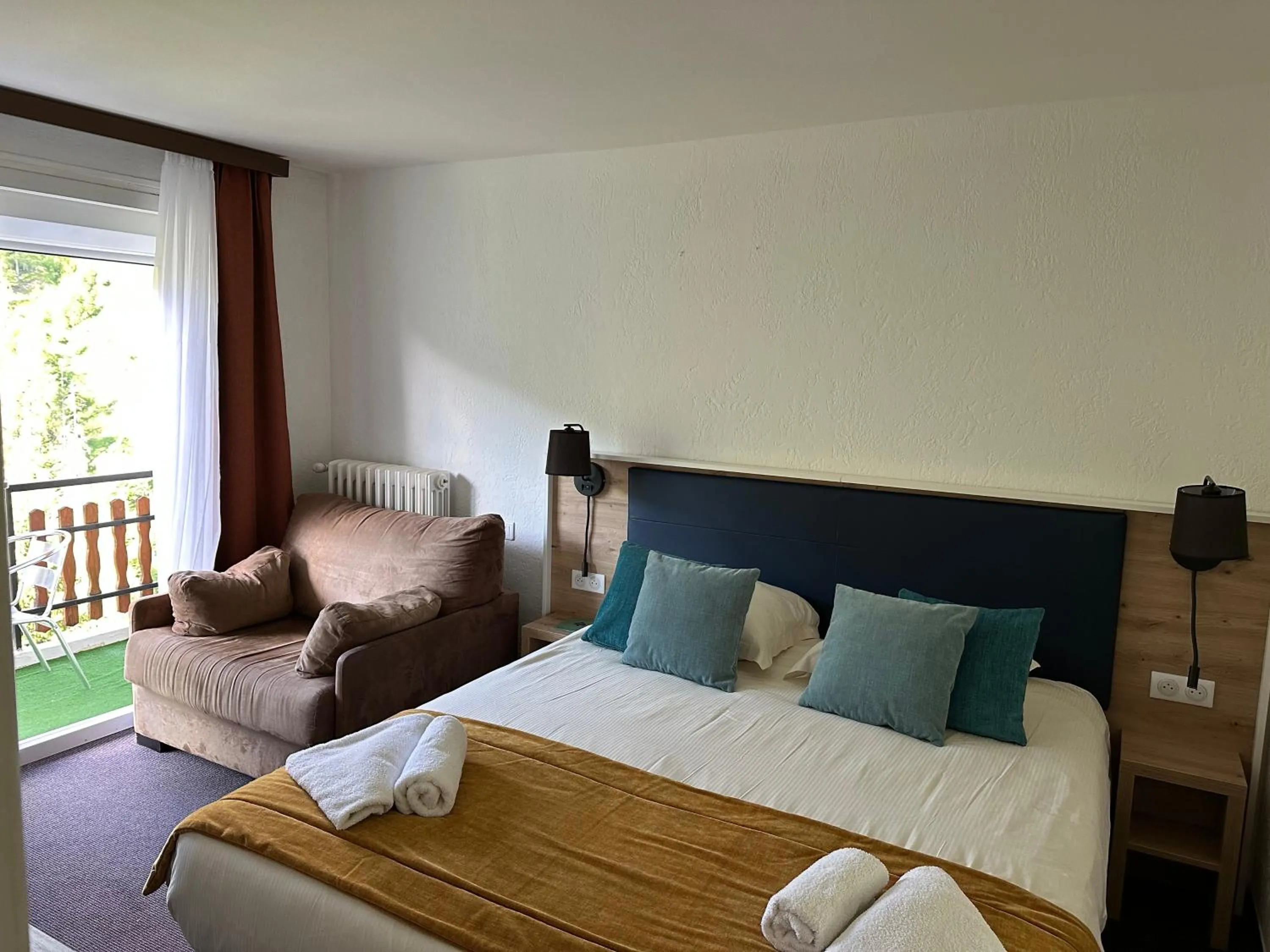 Bed in Hôtel Le Blainon