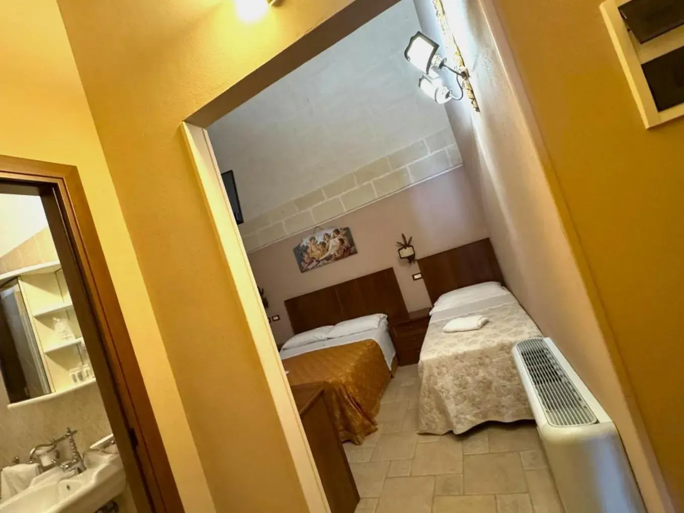 Triple Room in Masseria Grottella Triple Room in Masseria Grottella