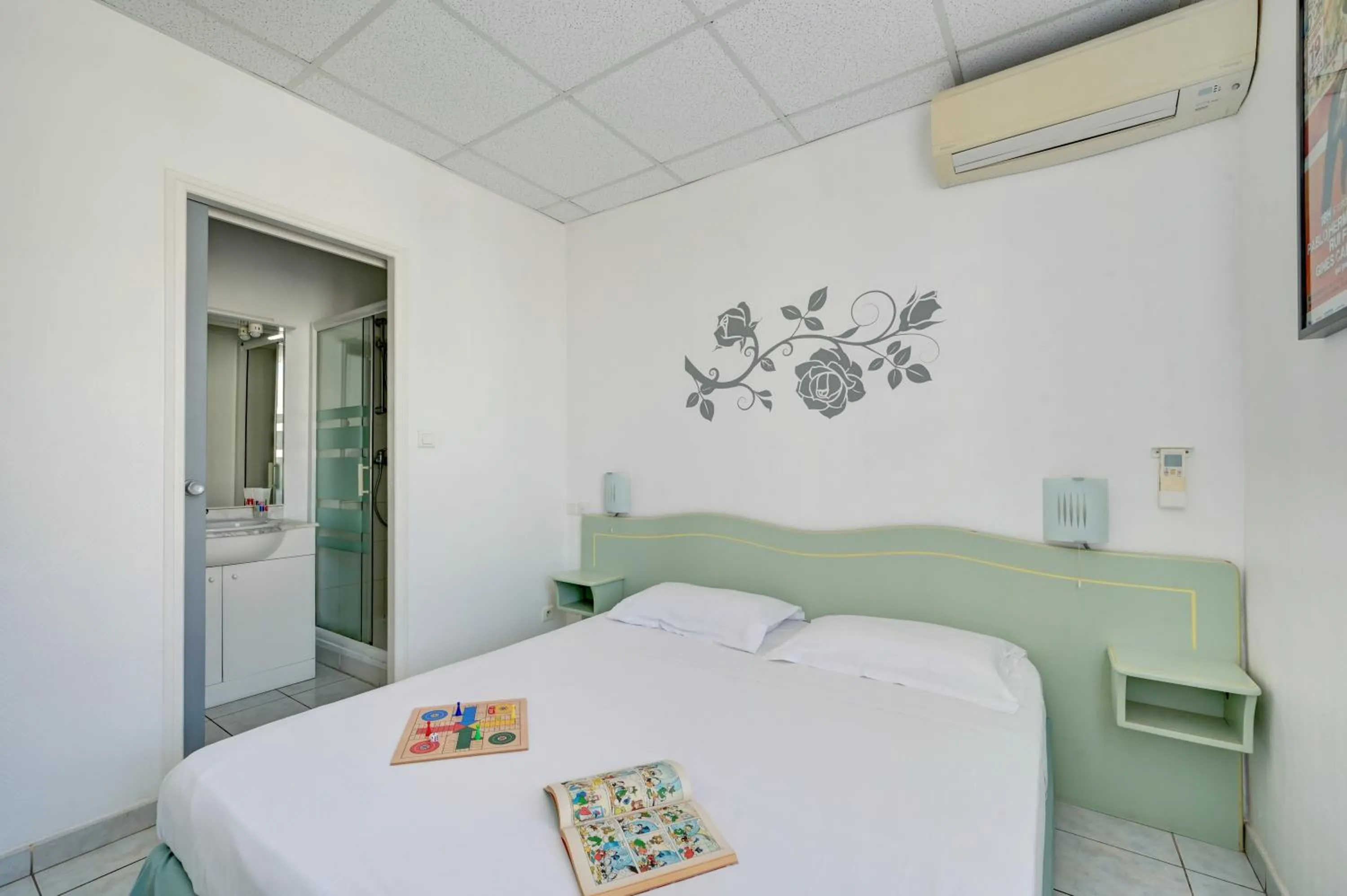 Bedroom, Bed in Hotel Camille