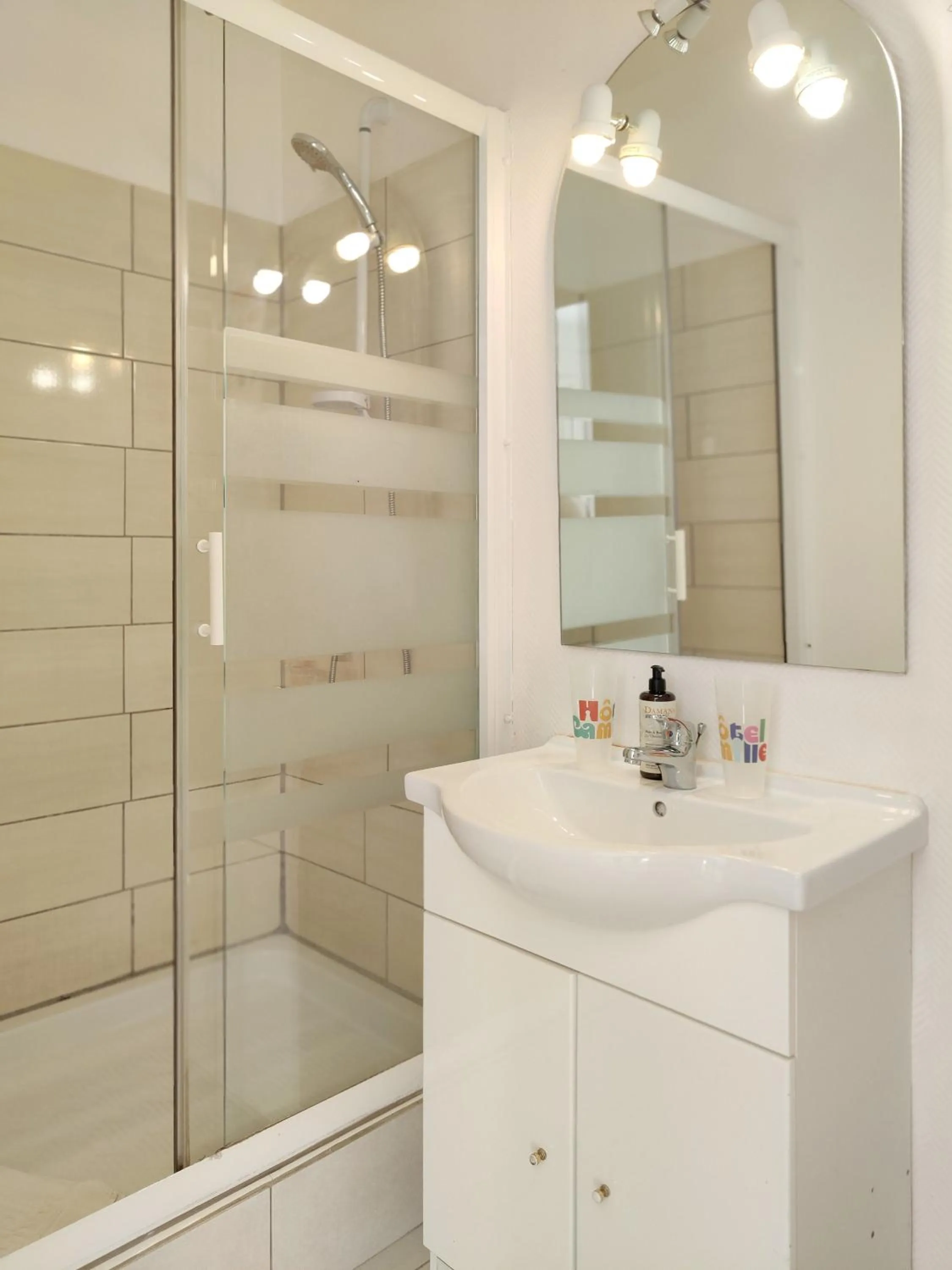 Bathroom in Hotel Camille