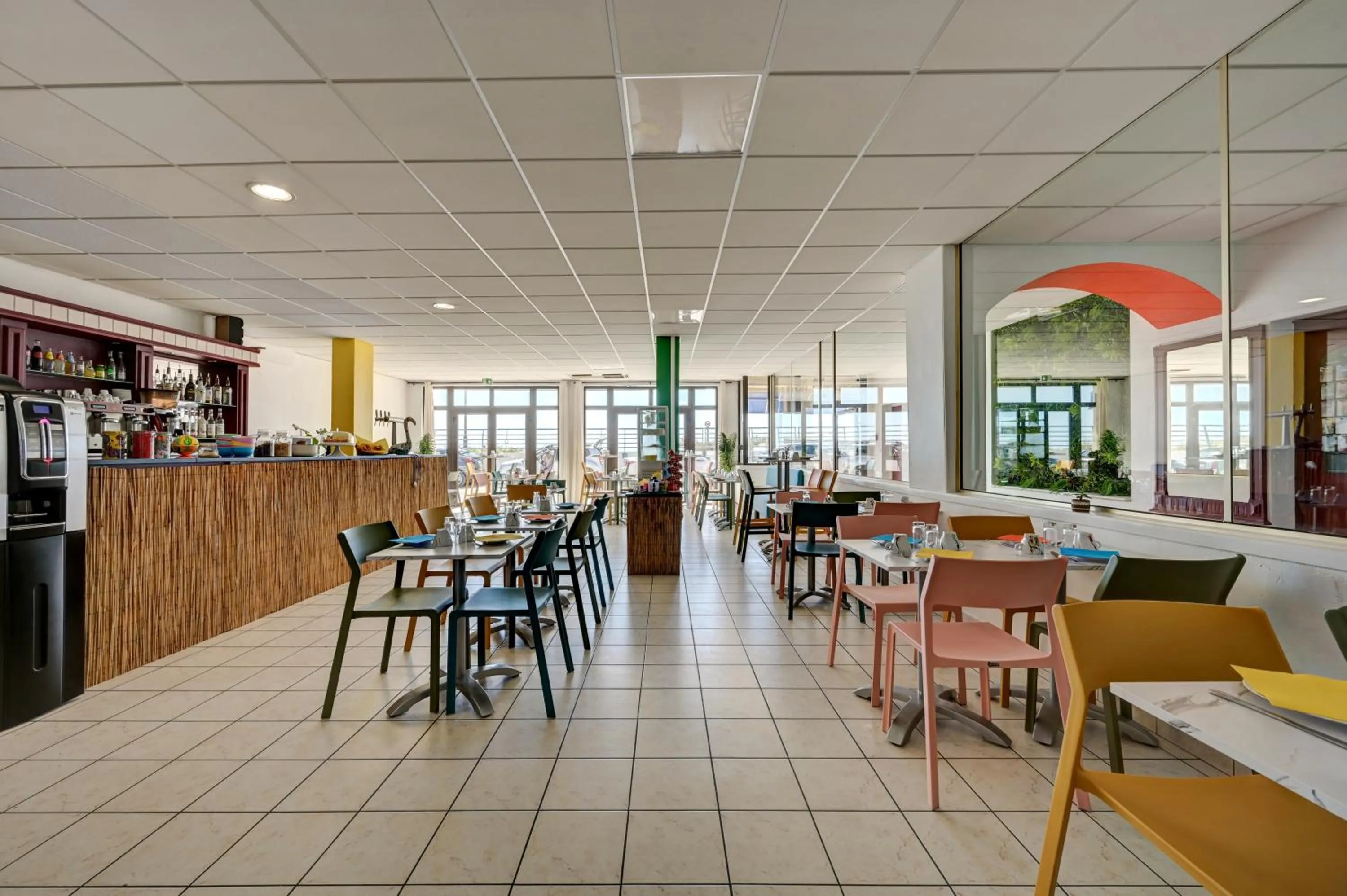 Restaurant/places to eat in Hotel Camille