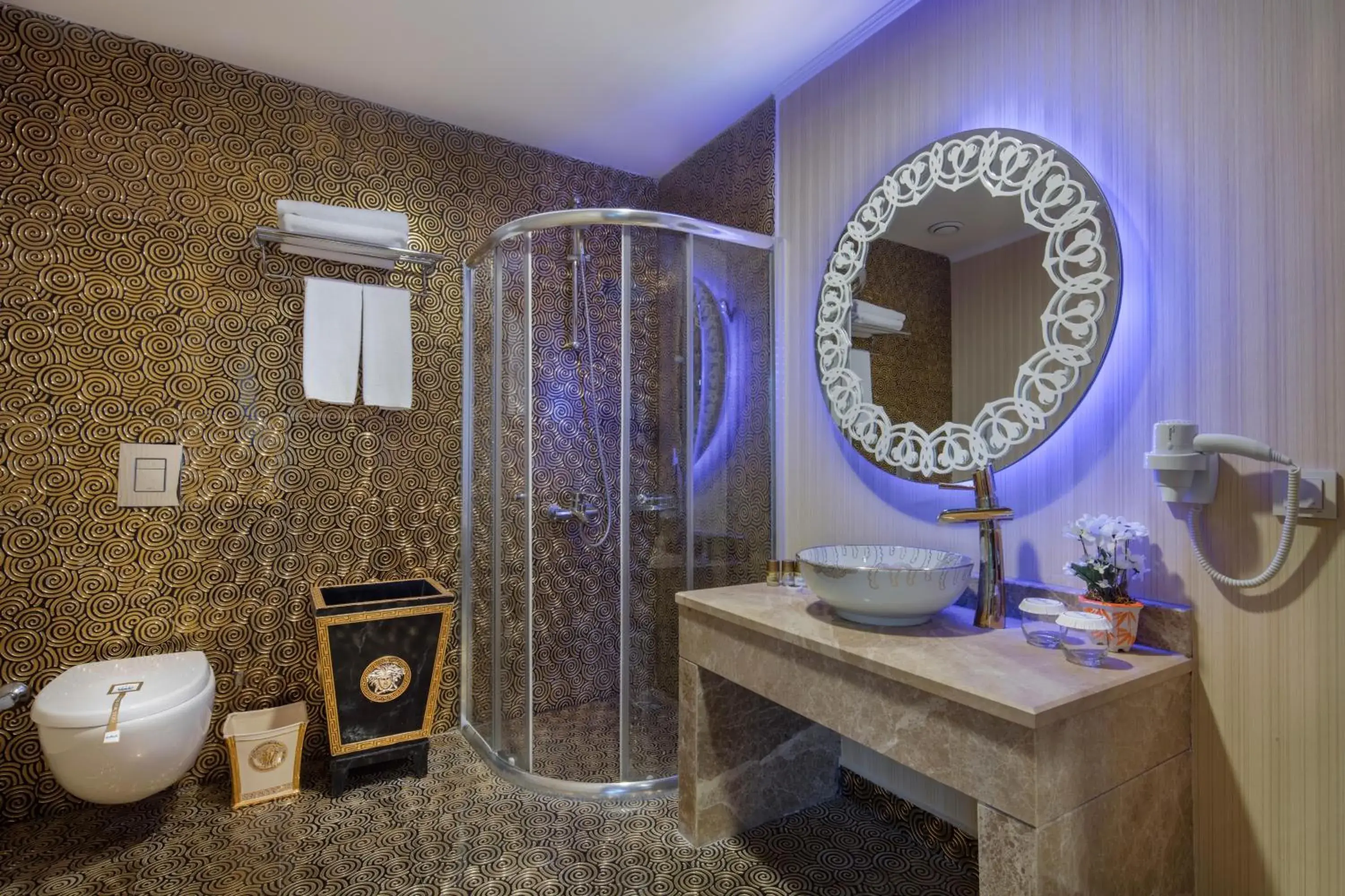 Photo of the whole room, Bathroom in Granada Luxury Okurcalar