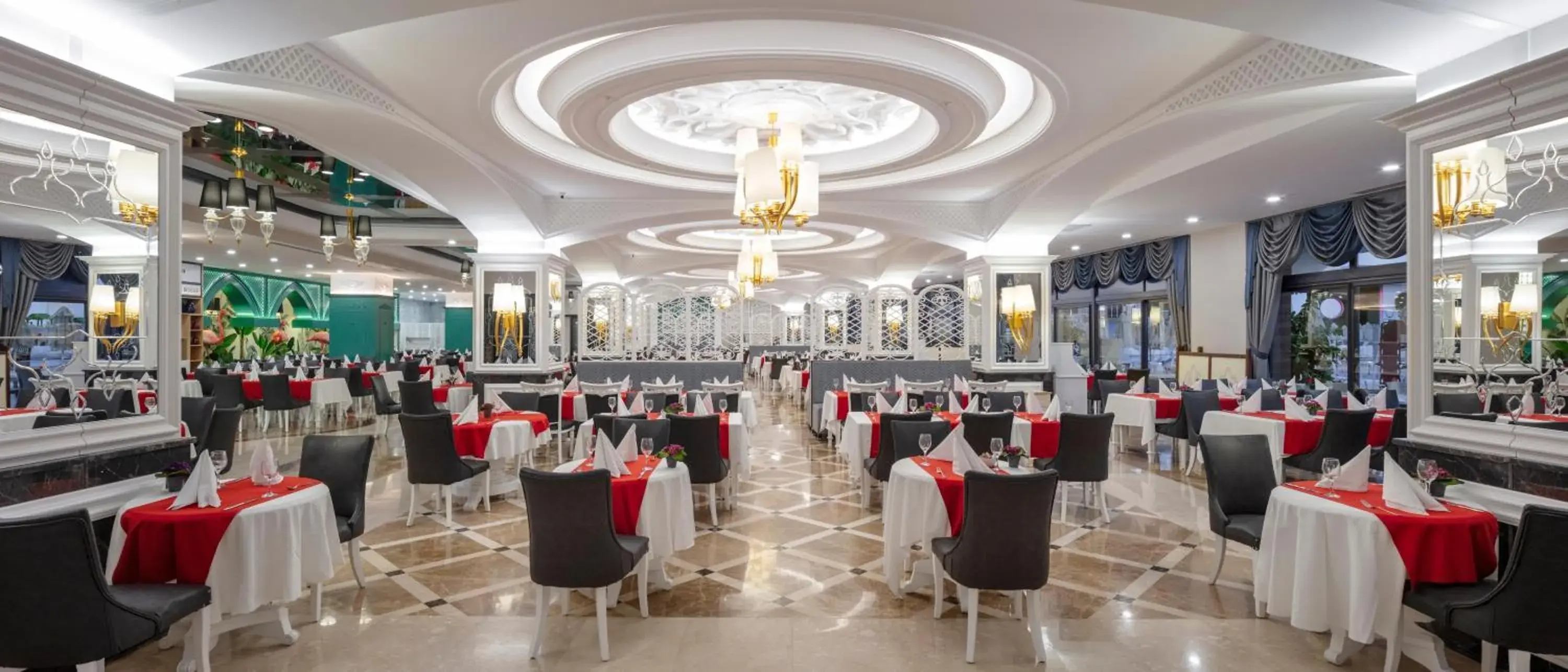 Restaurant/Places to Eat in Granada Luxury Okurcalar