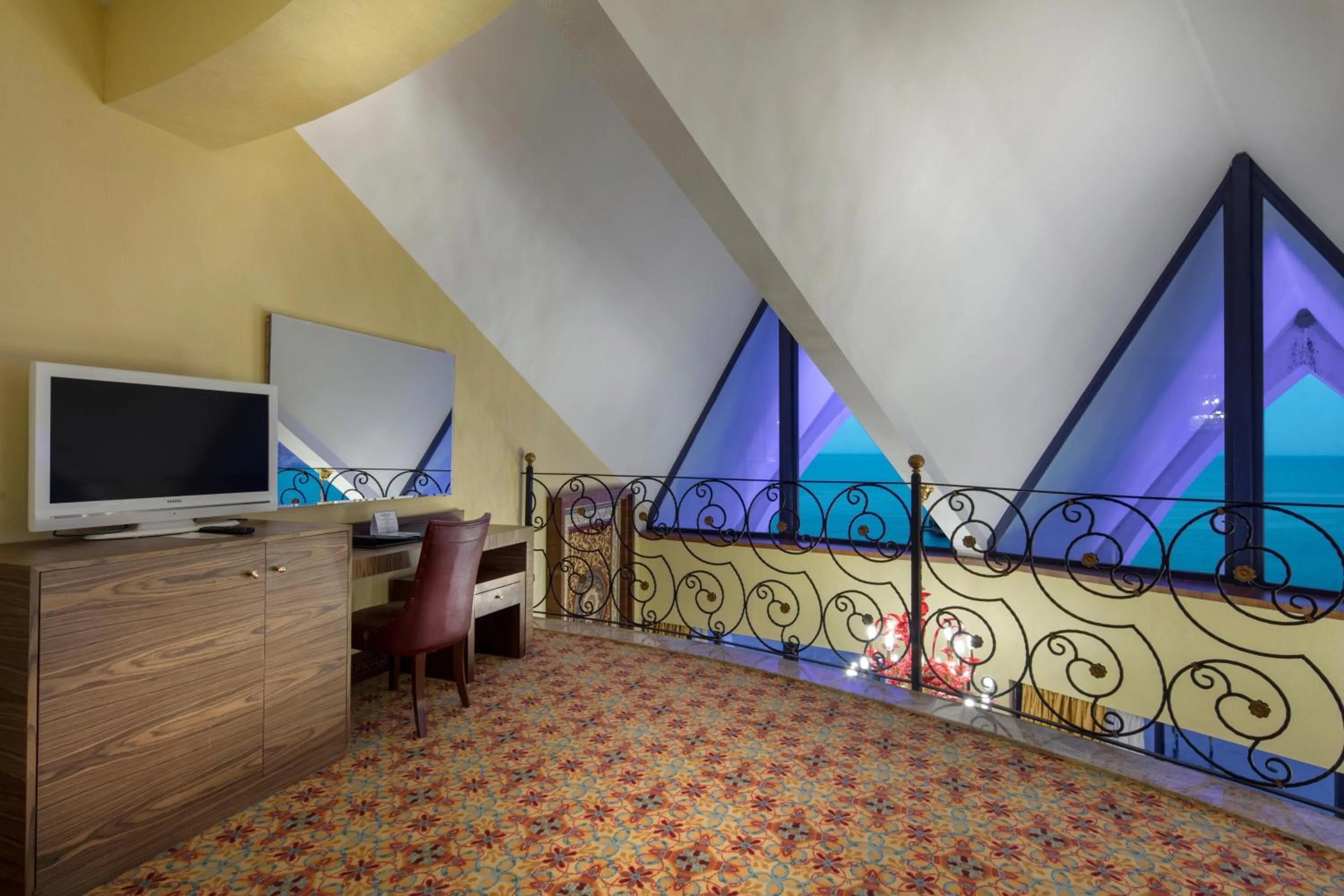 Photo of the whole room in Granada Luxury Okurcalar