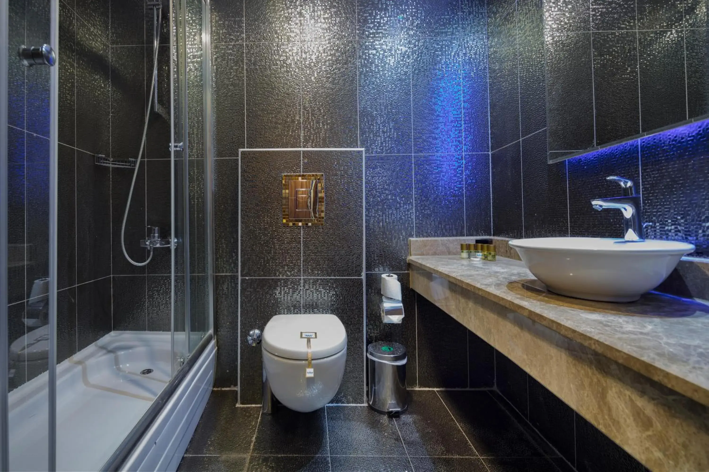 Photo of the whole room, Bathroom in Granada Luxury Okurcalar