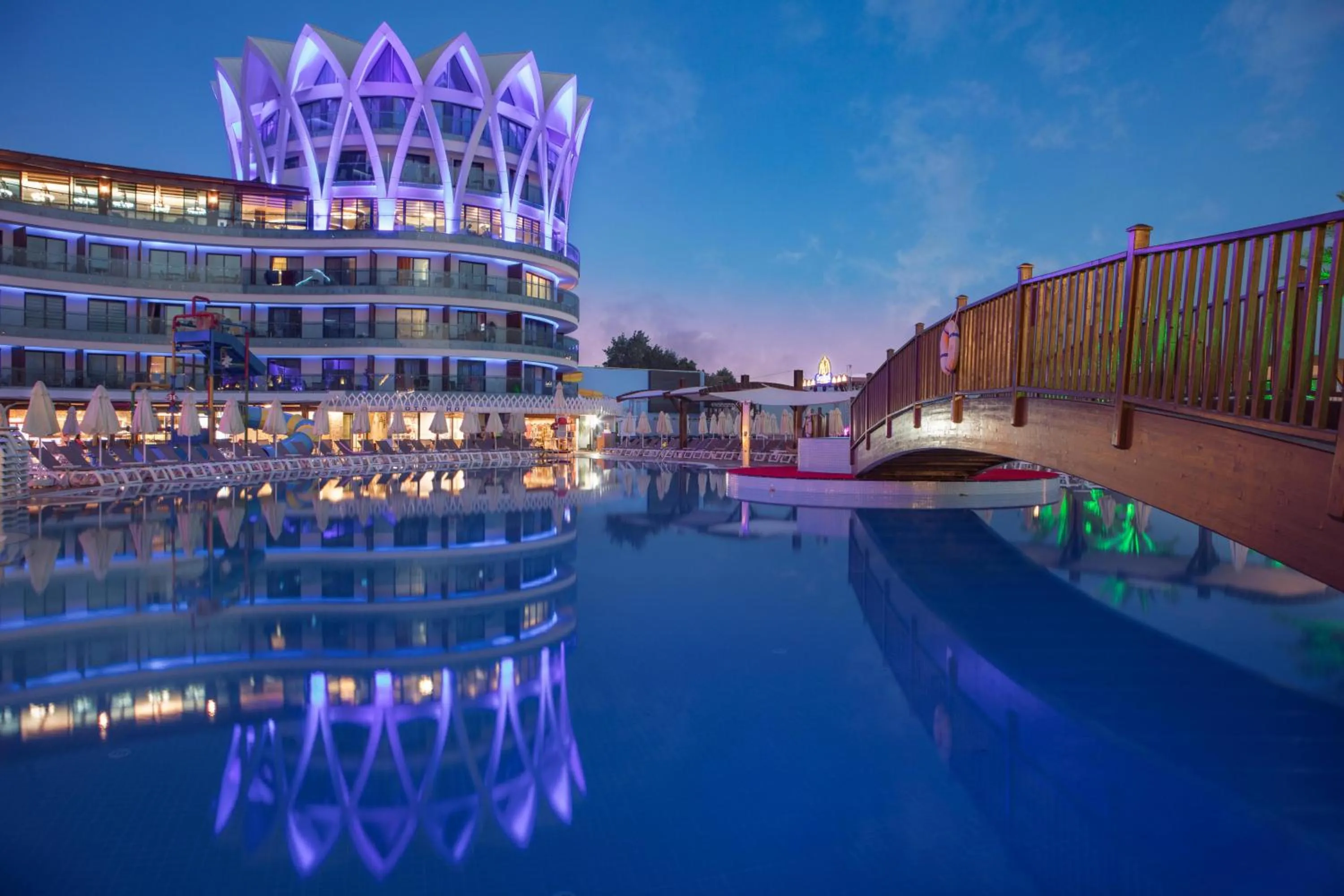 Property building in Granada Luxury Okurcalar