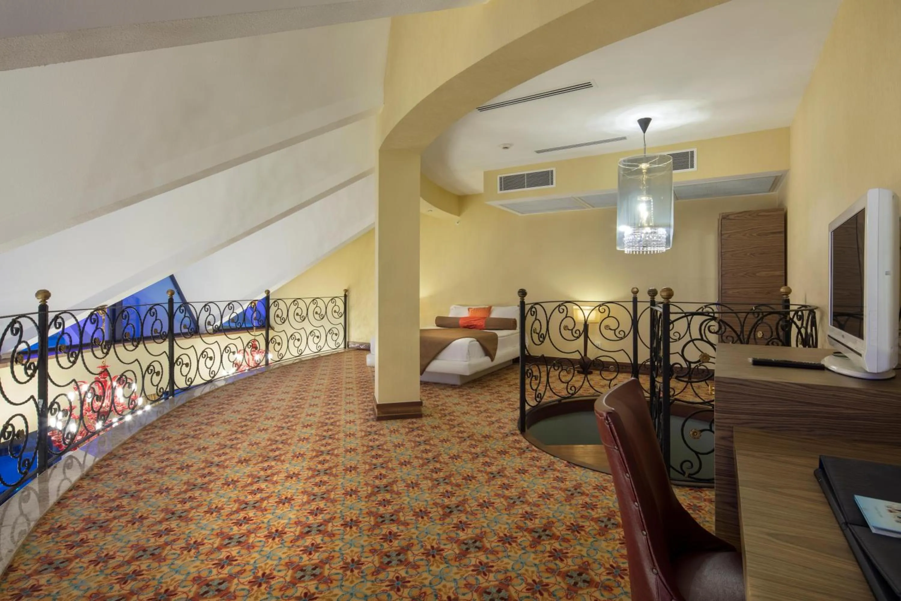 Photo of the whole room, Bed in Granada Luxury Okurcalar