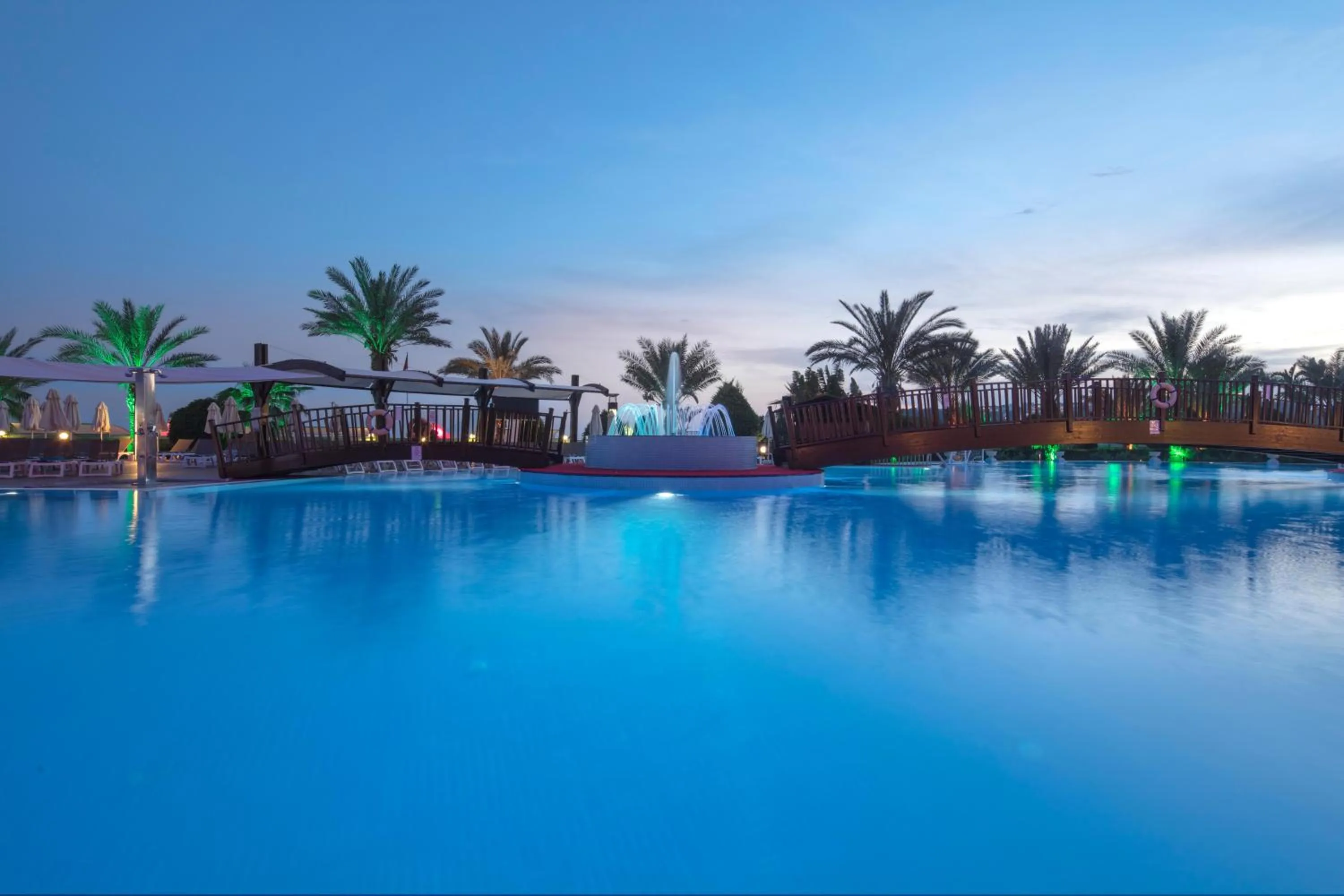 Swimming pool in Granada Luxury Okurcalar