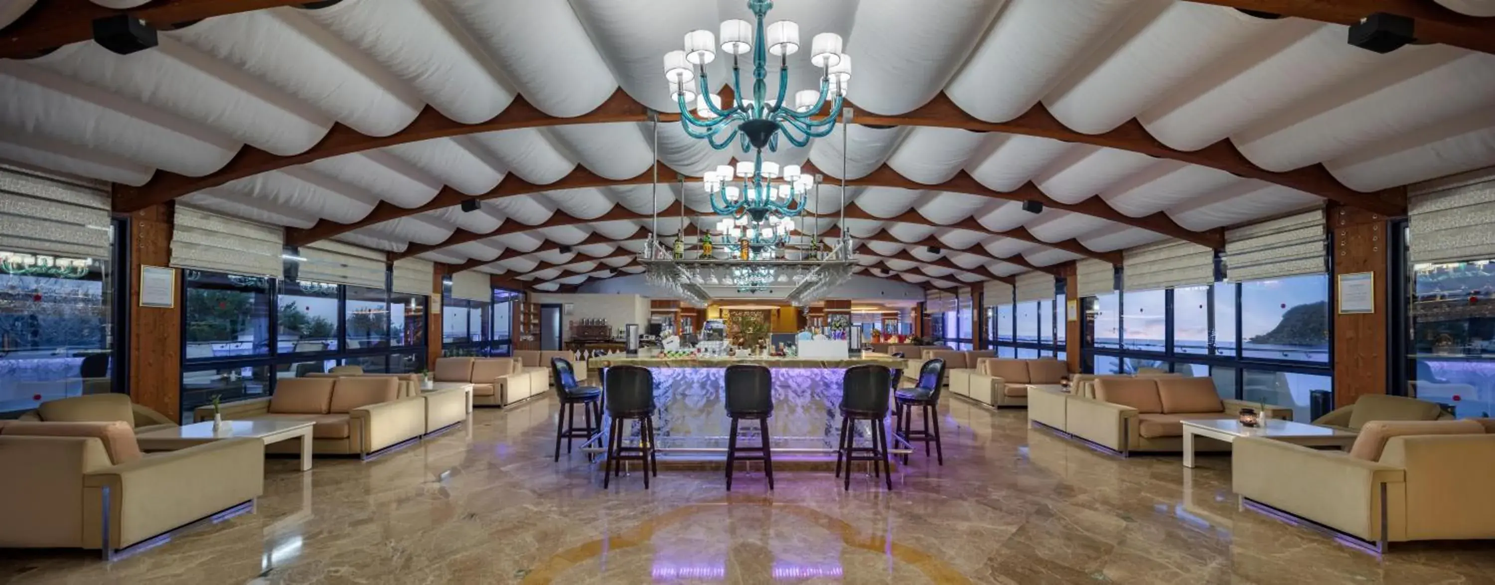 Lounge or bar in Granada Luxury Okurcalar
