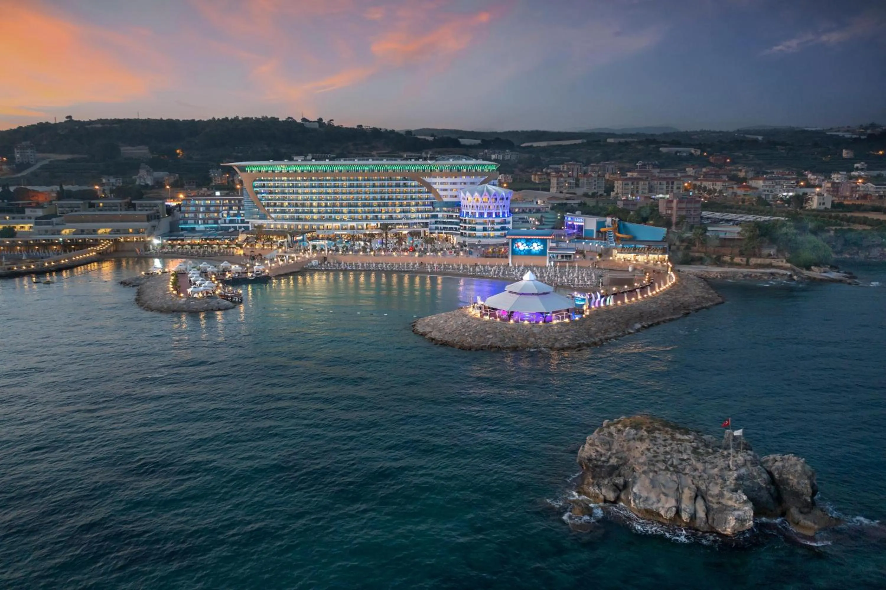 Beach in Granada Luxury Okurcalar