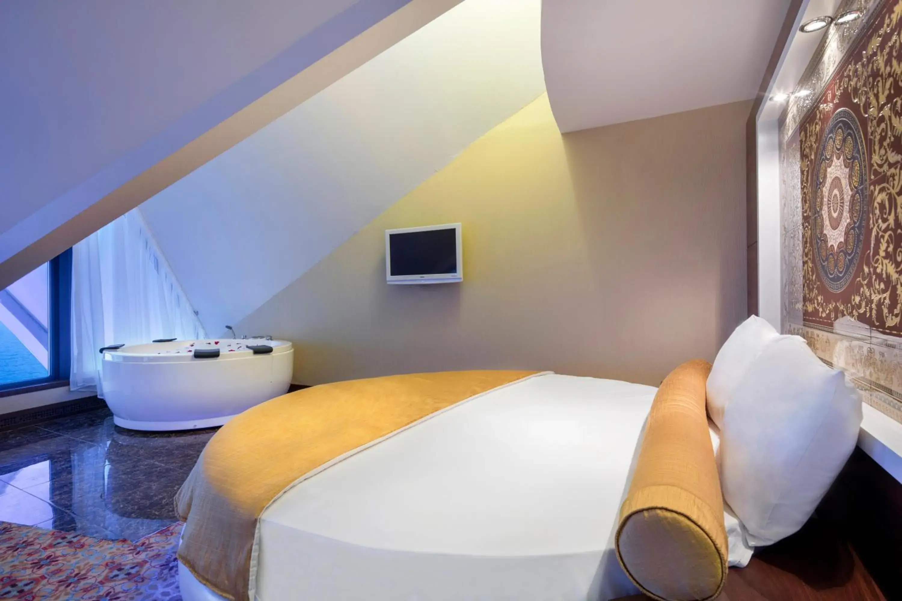 Photo of the whole room, Bed in Granada Luxury Okurcalar