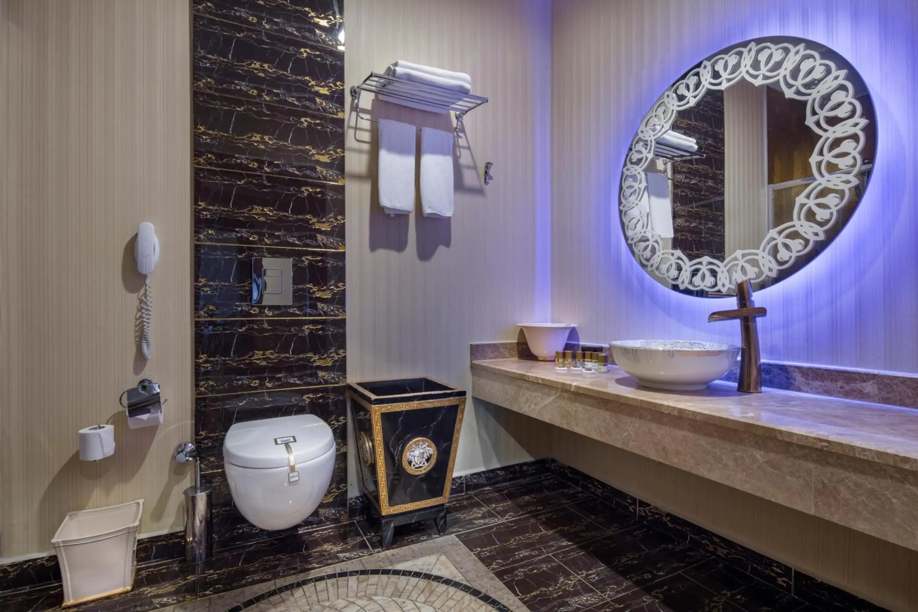 Bathroom in Granada Luxury Okurcalar