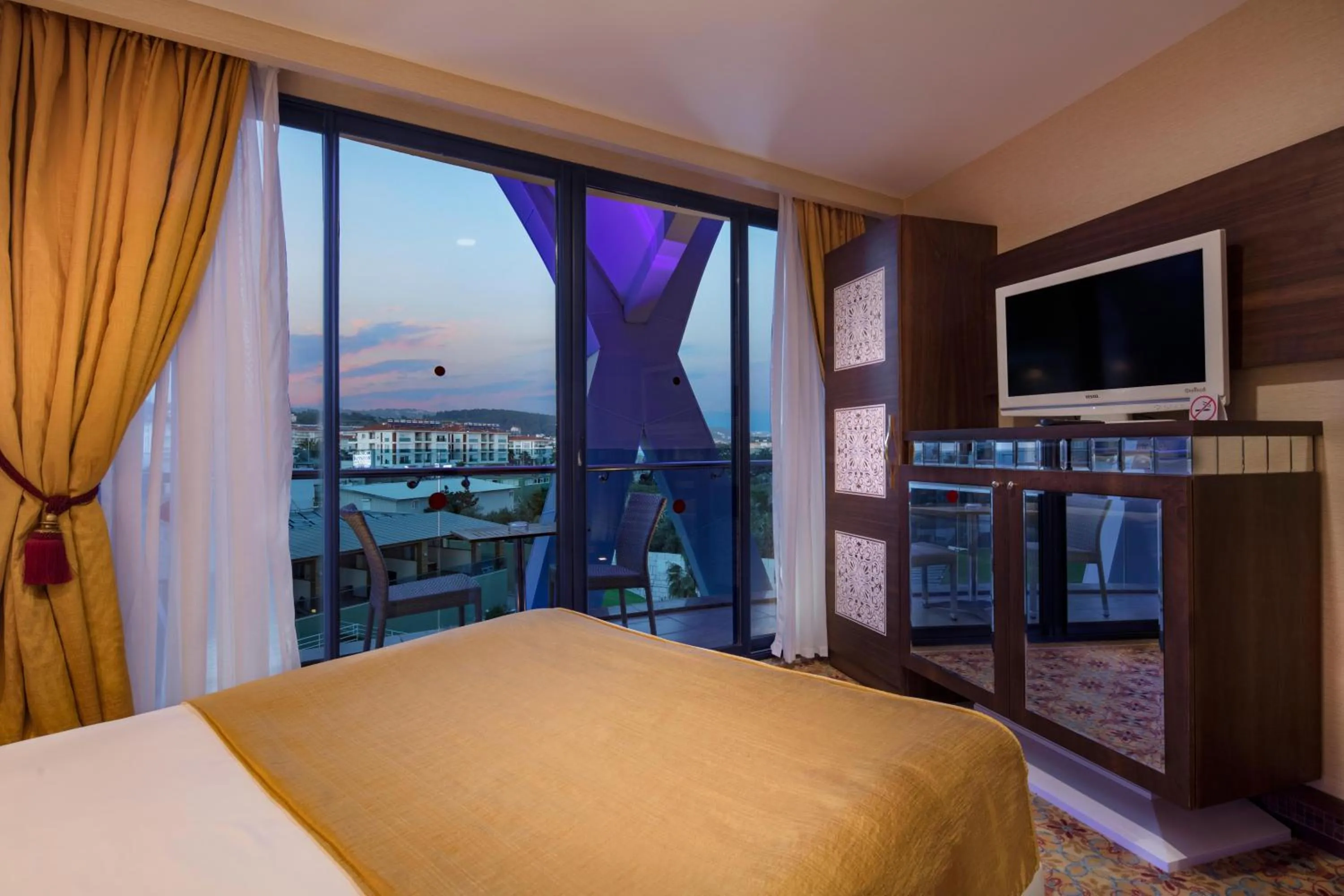 Photo of the whole room, Bed in Granada Luxury Okurcalar