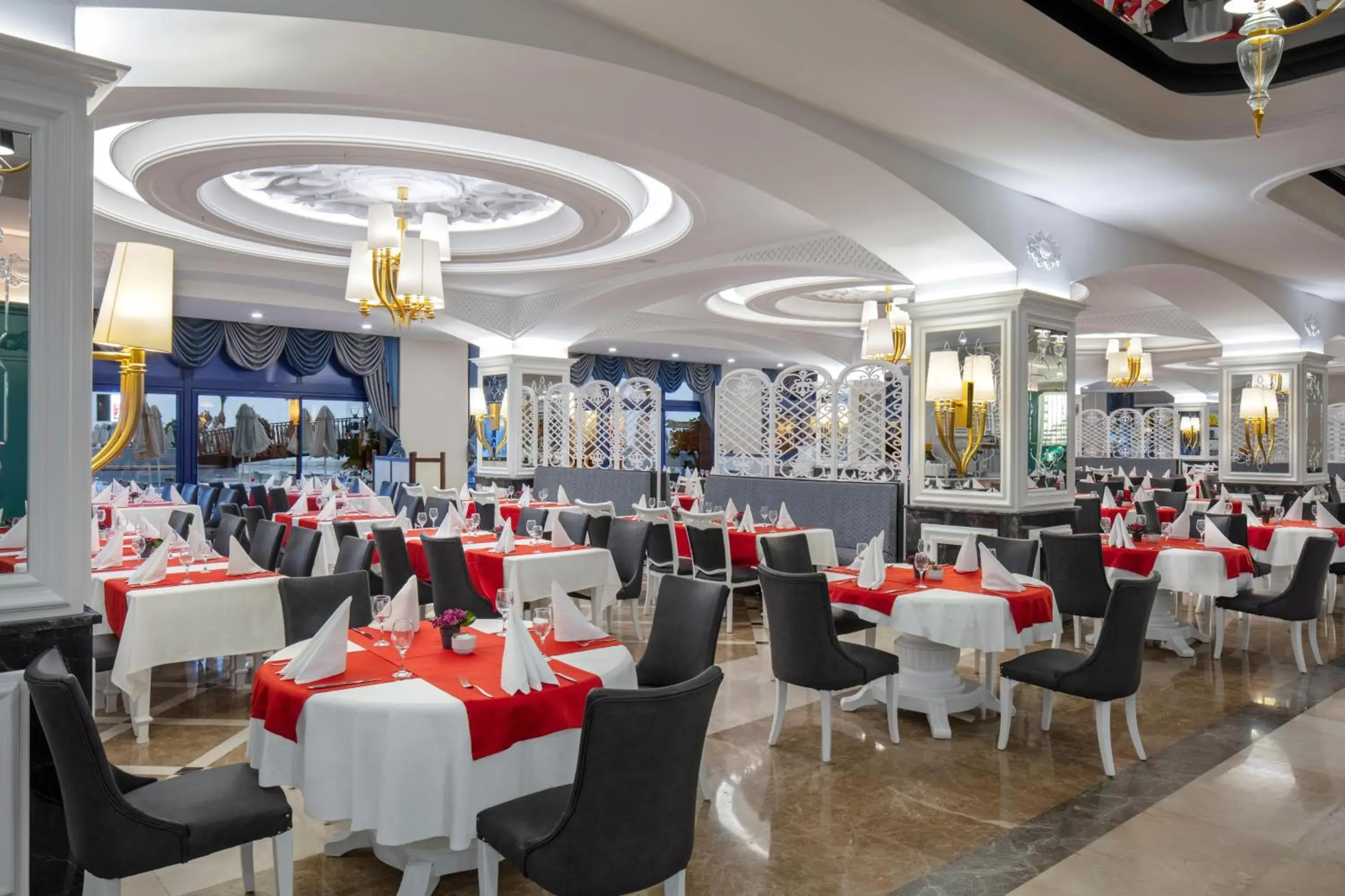 Restaurant/Places to Eat in Granada Luxury Okurcalar