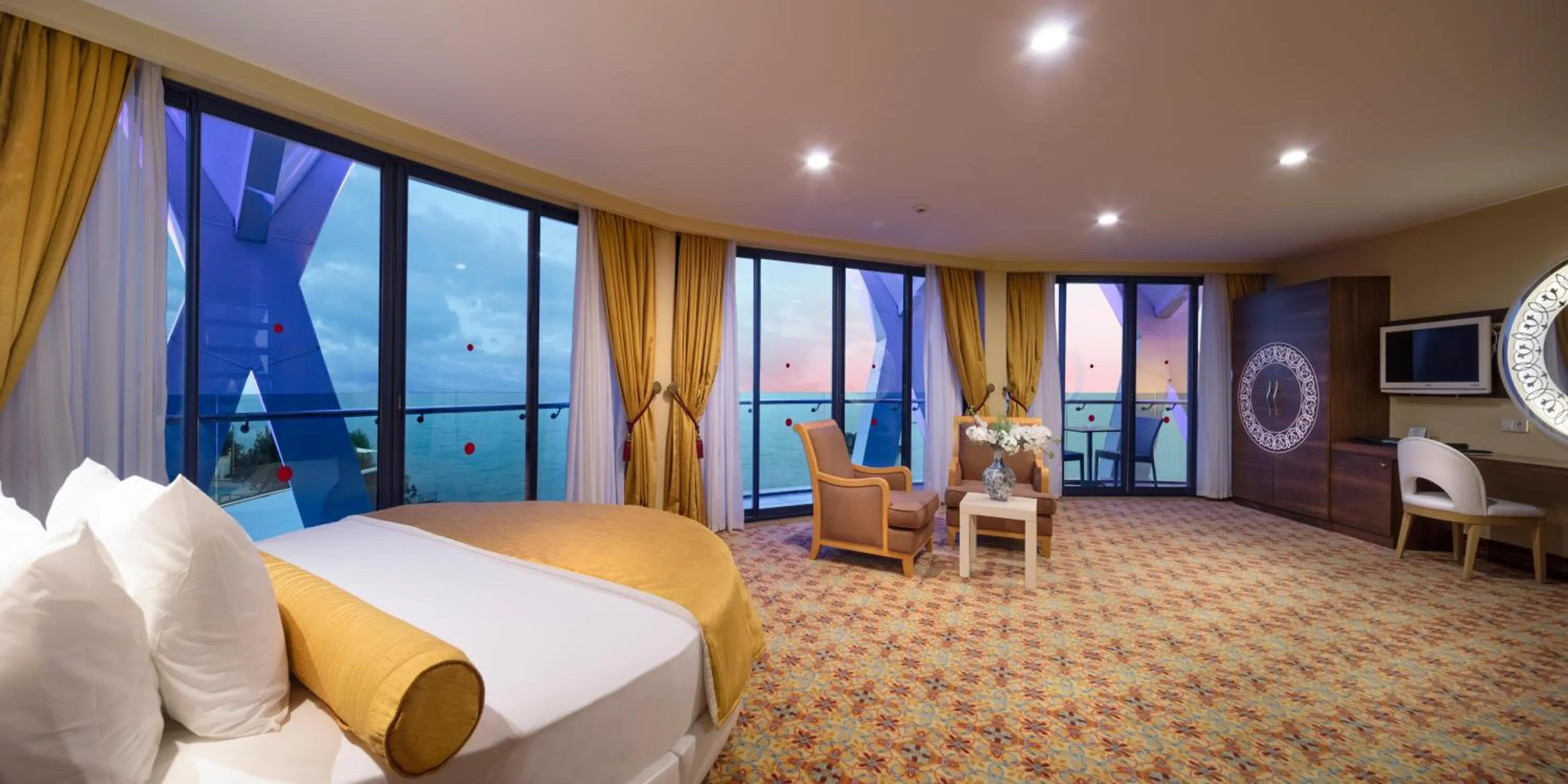 Photo of the whole room, Bed in Granada Luxury Okurcalar