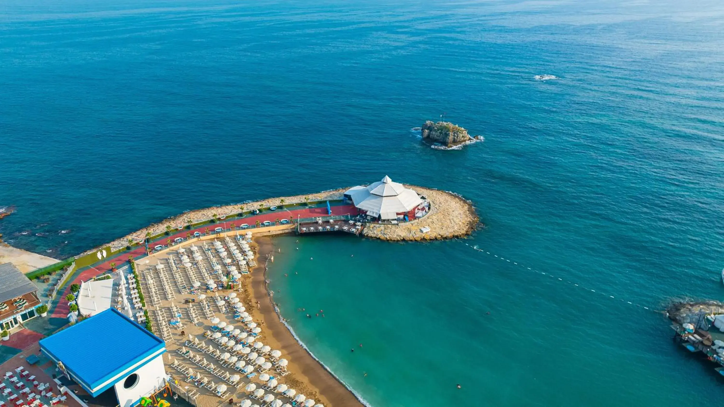 Beach, Bird's-eye View in Granada Luxury Okurcalar