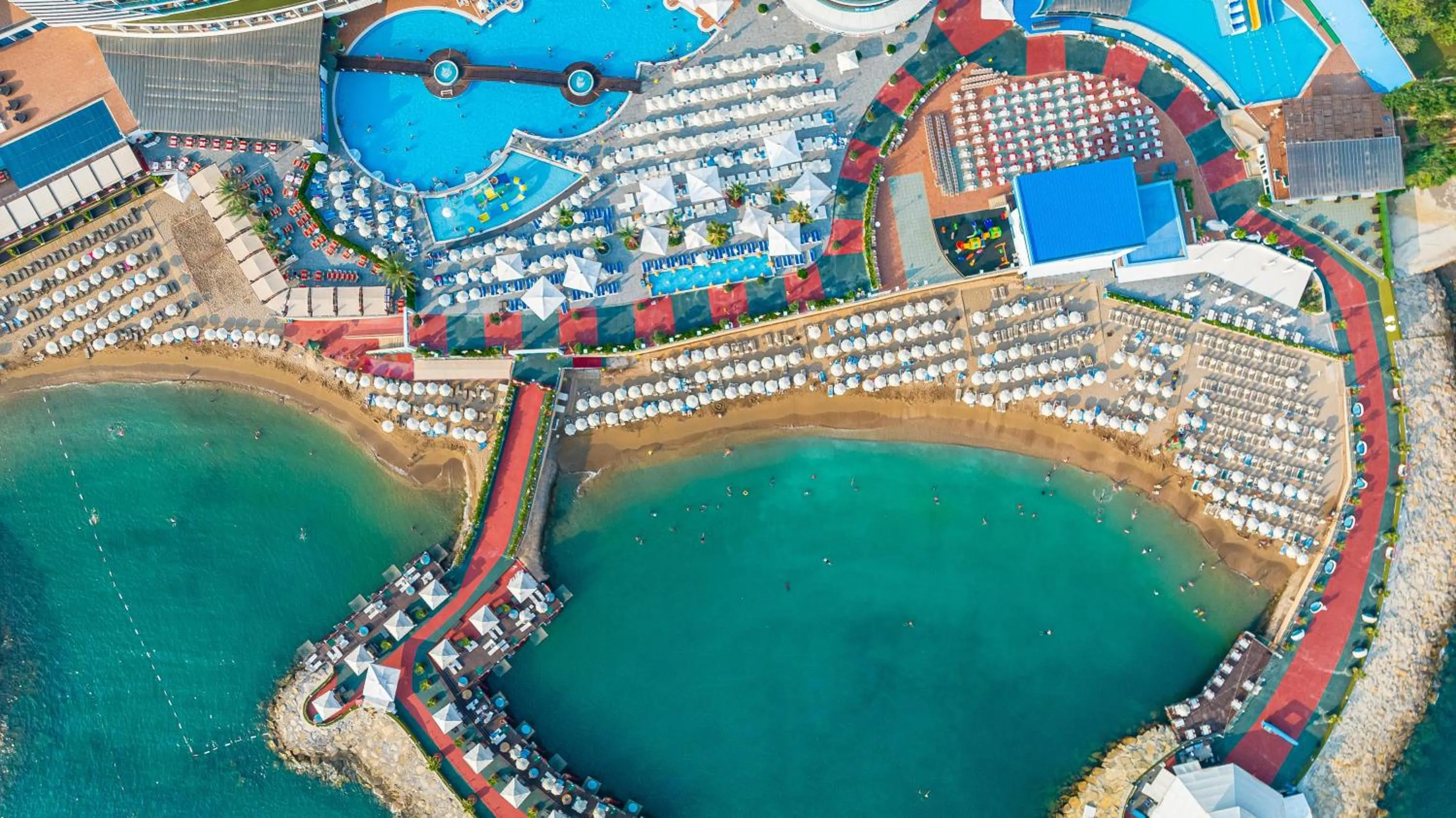 Area and facilities in Granada Luxury Okurcalar