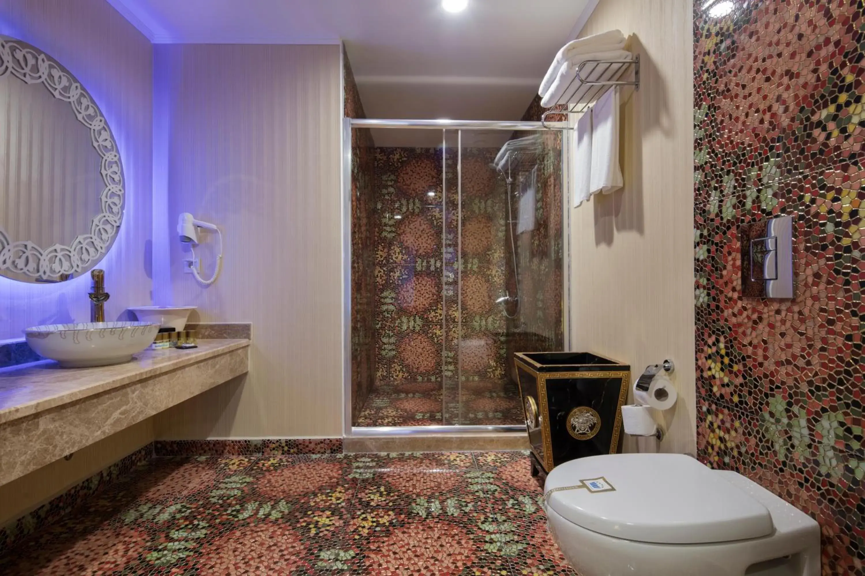 Photo of the whole room, Bathroom in Granada Luxury Okurcalar