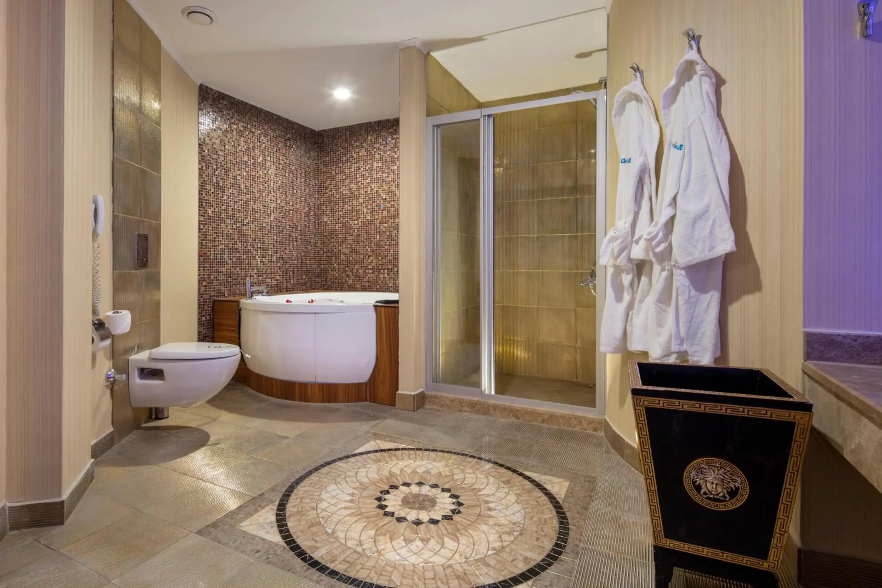 Bathroom in Granada Luxury Okurcalar