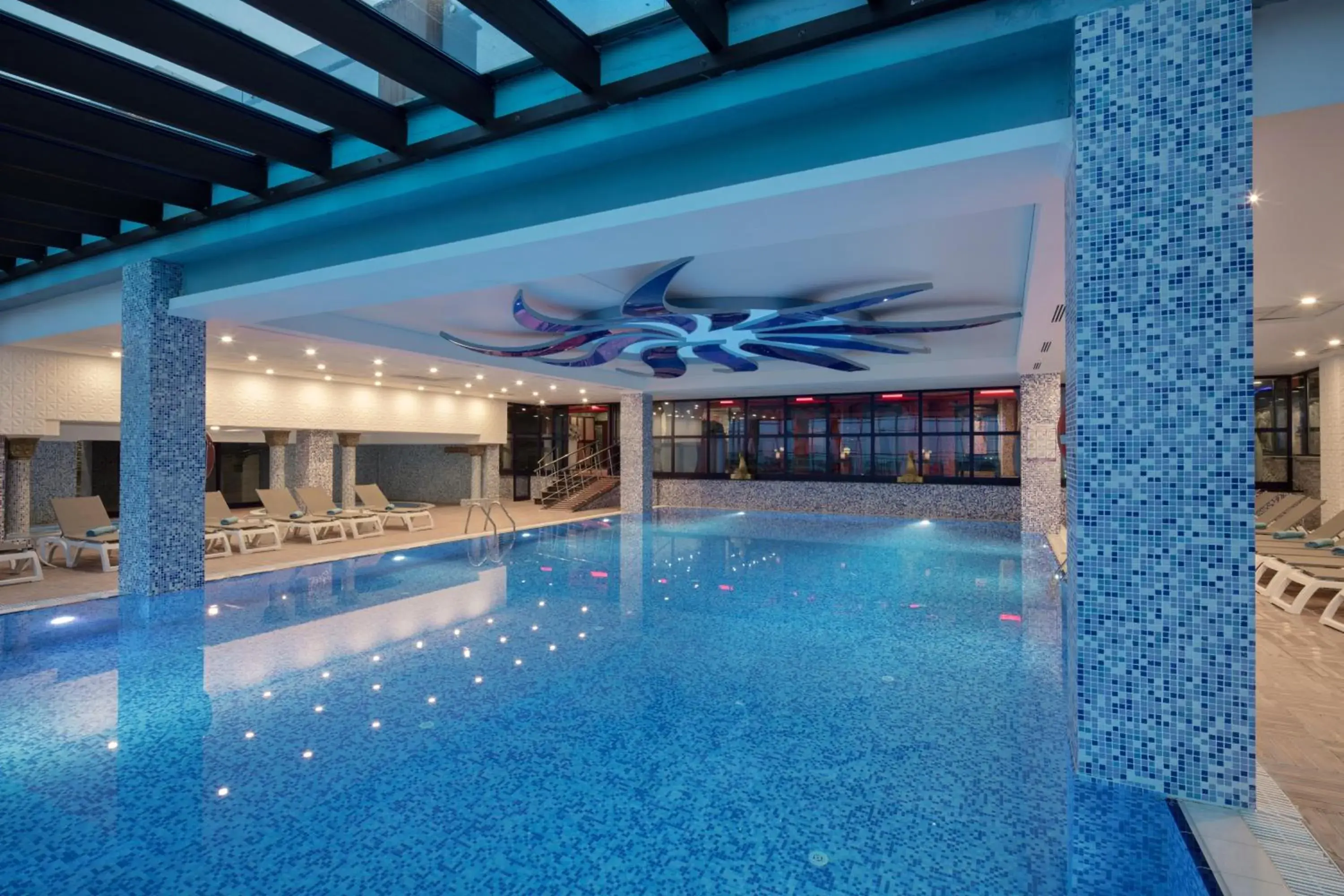 Swimming Pool in Granada Luxury Okurcalar