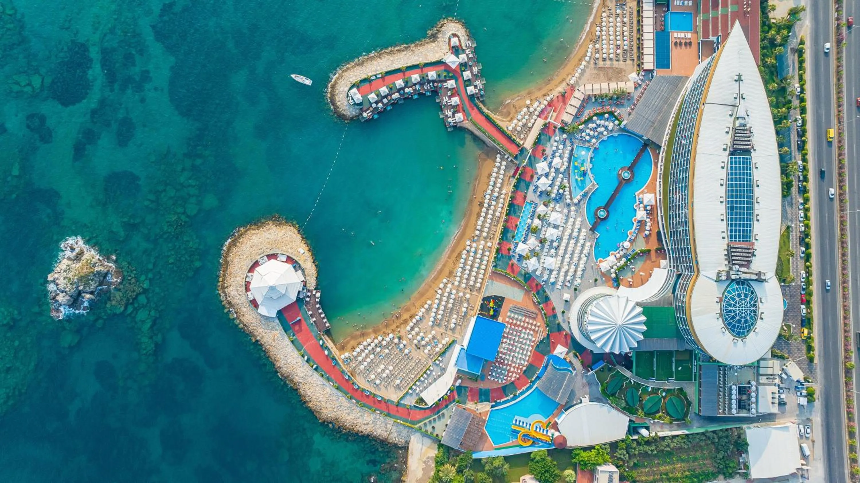 Area and facilities in Granada Luxury Okurcalar