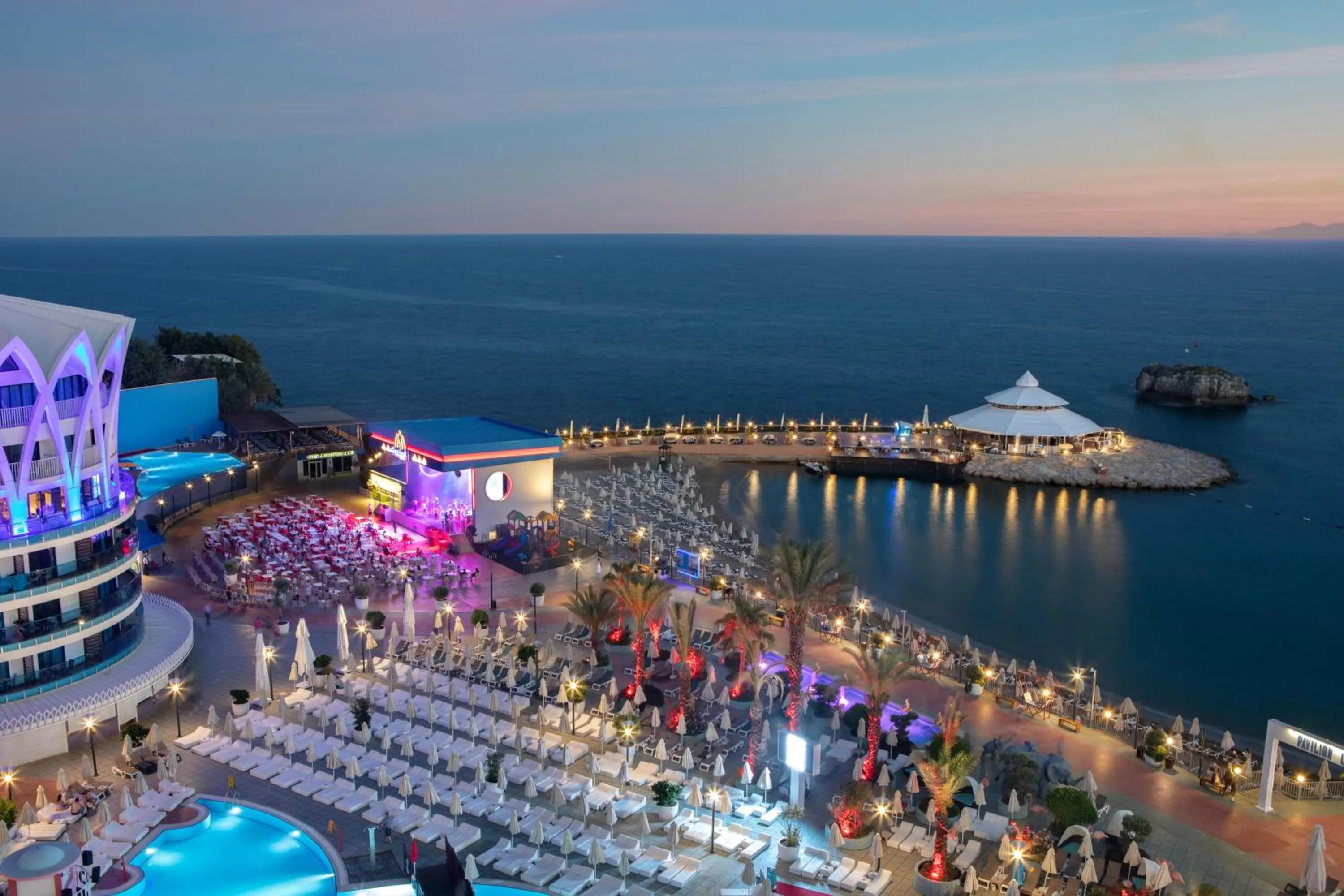 Beach in Granada Luxury Okurcalar