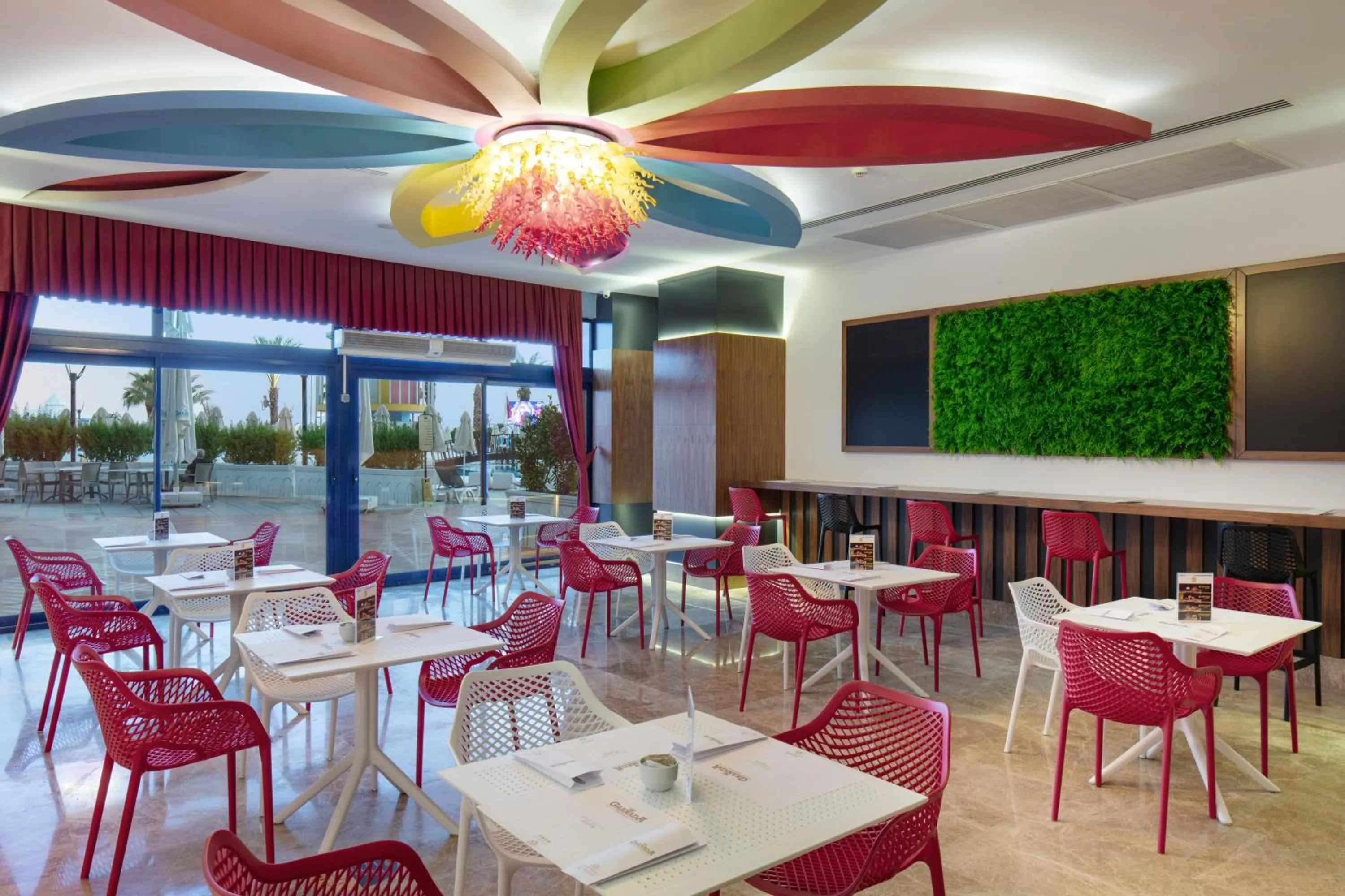 Restaurant/places to eat in Granada Luxury Okurcalar