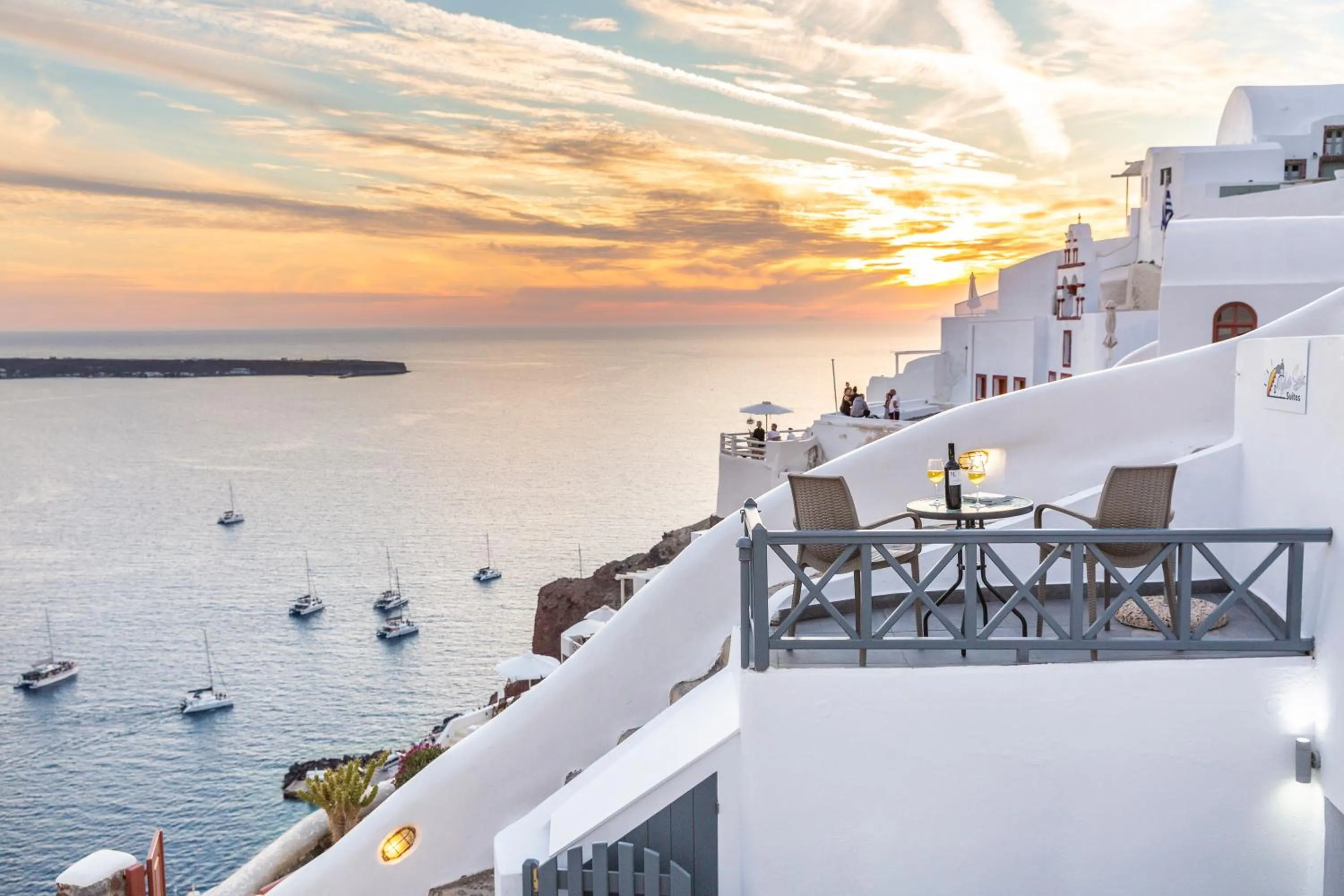 Day in White Side Suites