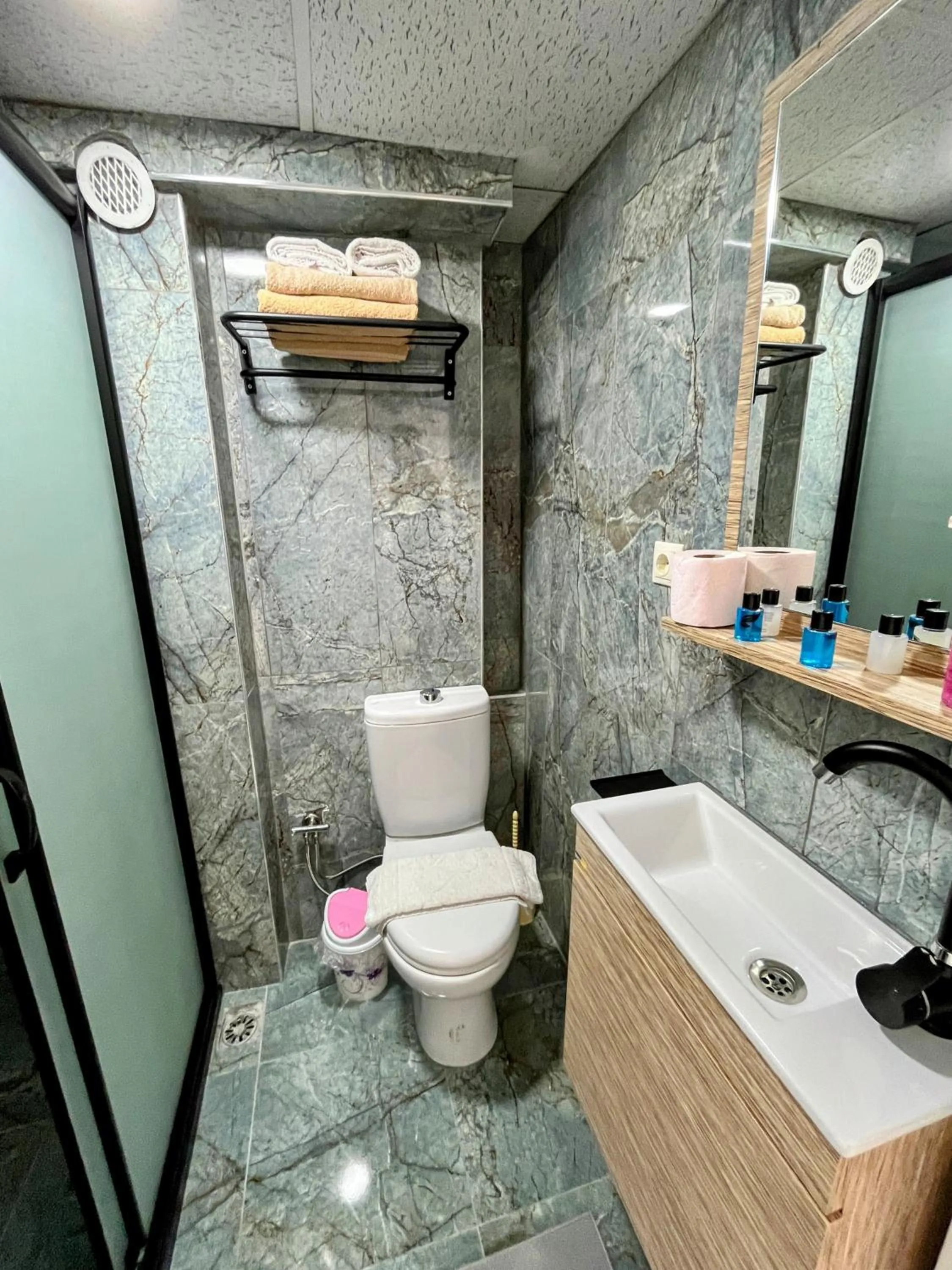 Bathroom in Pembe Hotel