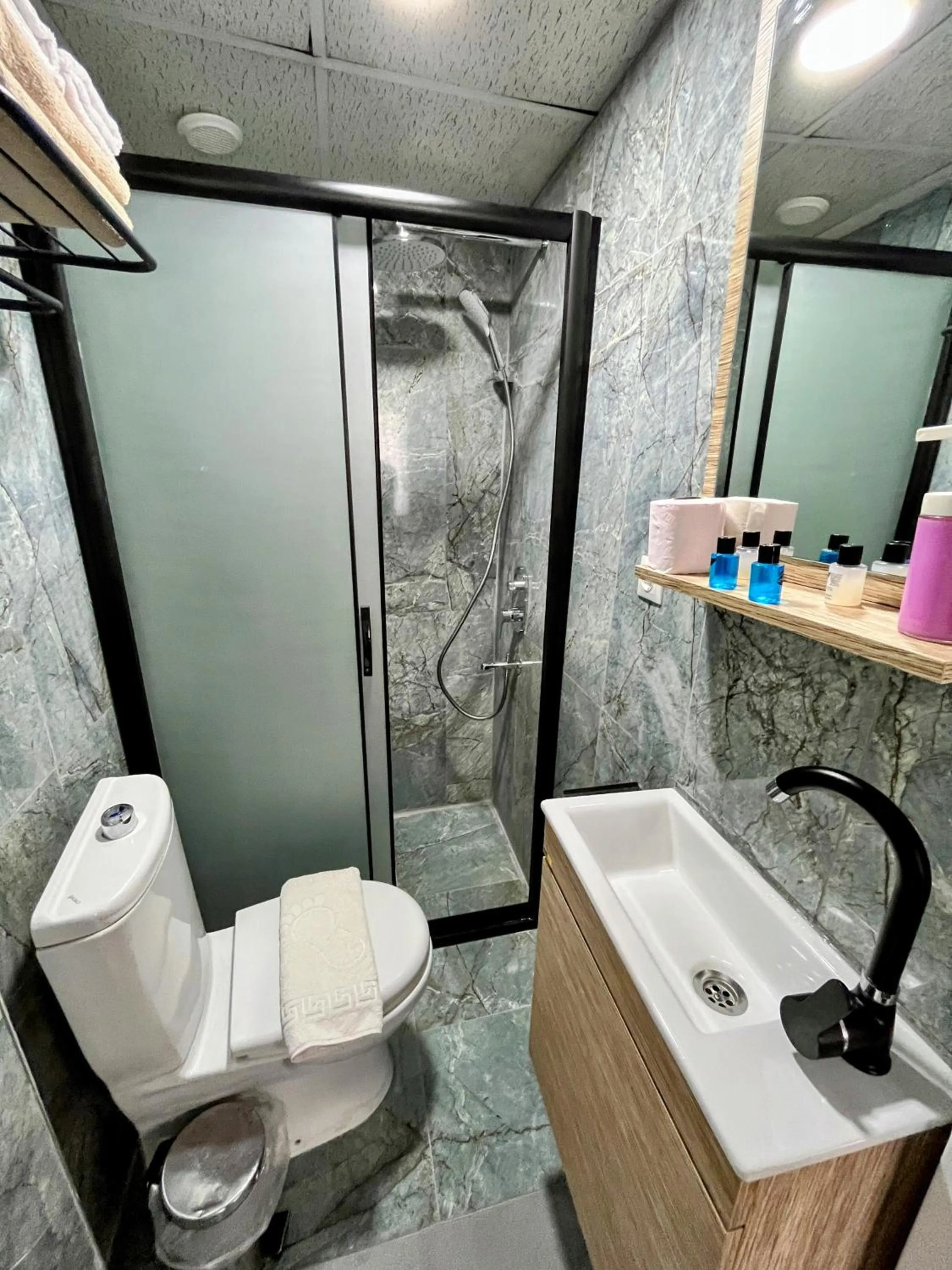 Bathroom in Pembe Hotel