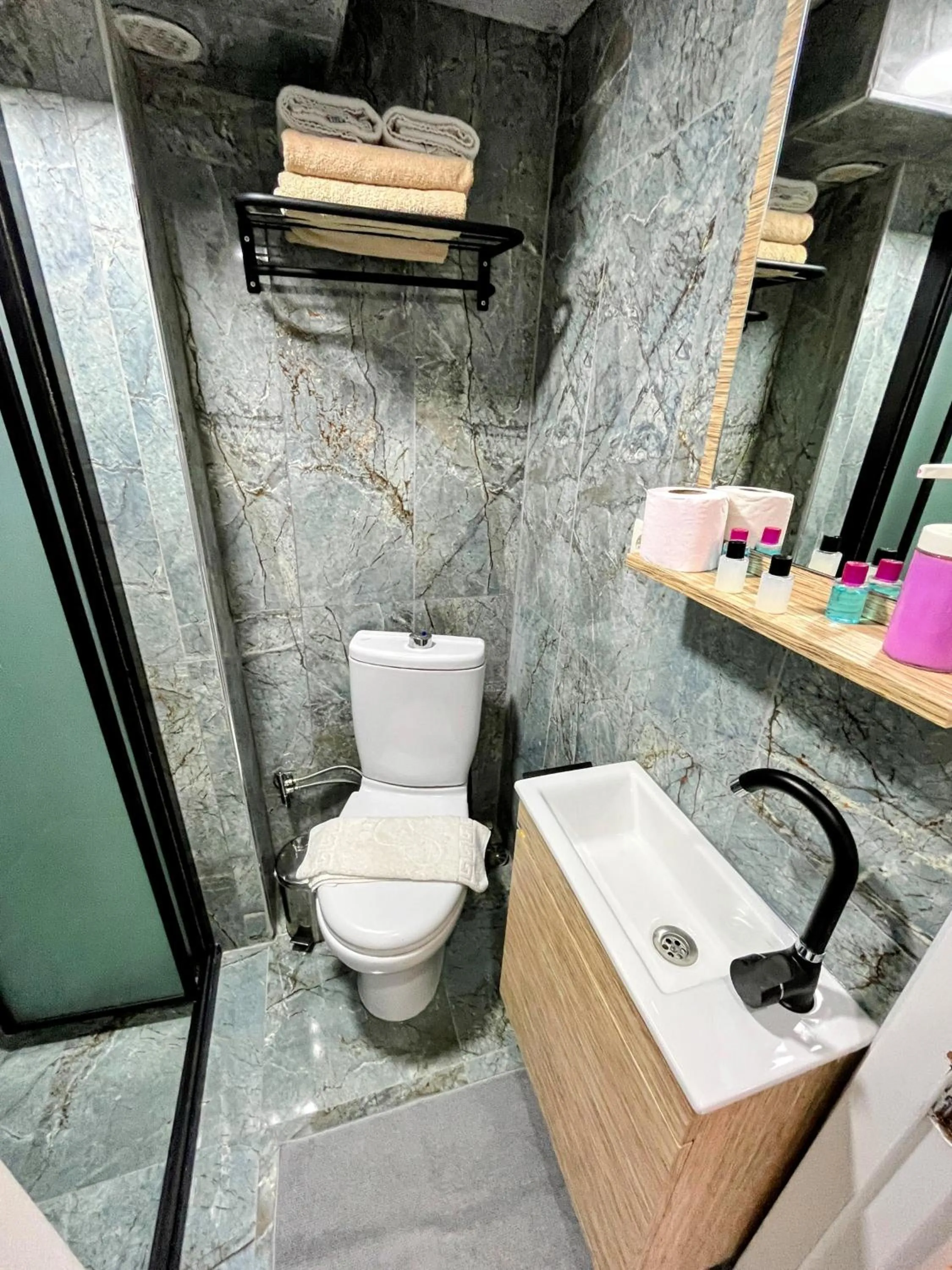 Bathroom in Pembe Hotel