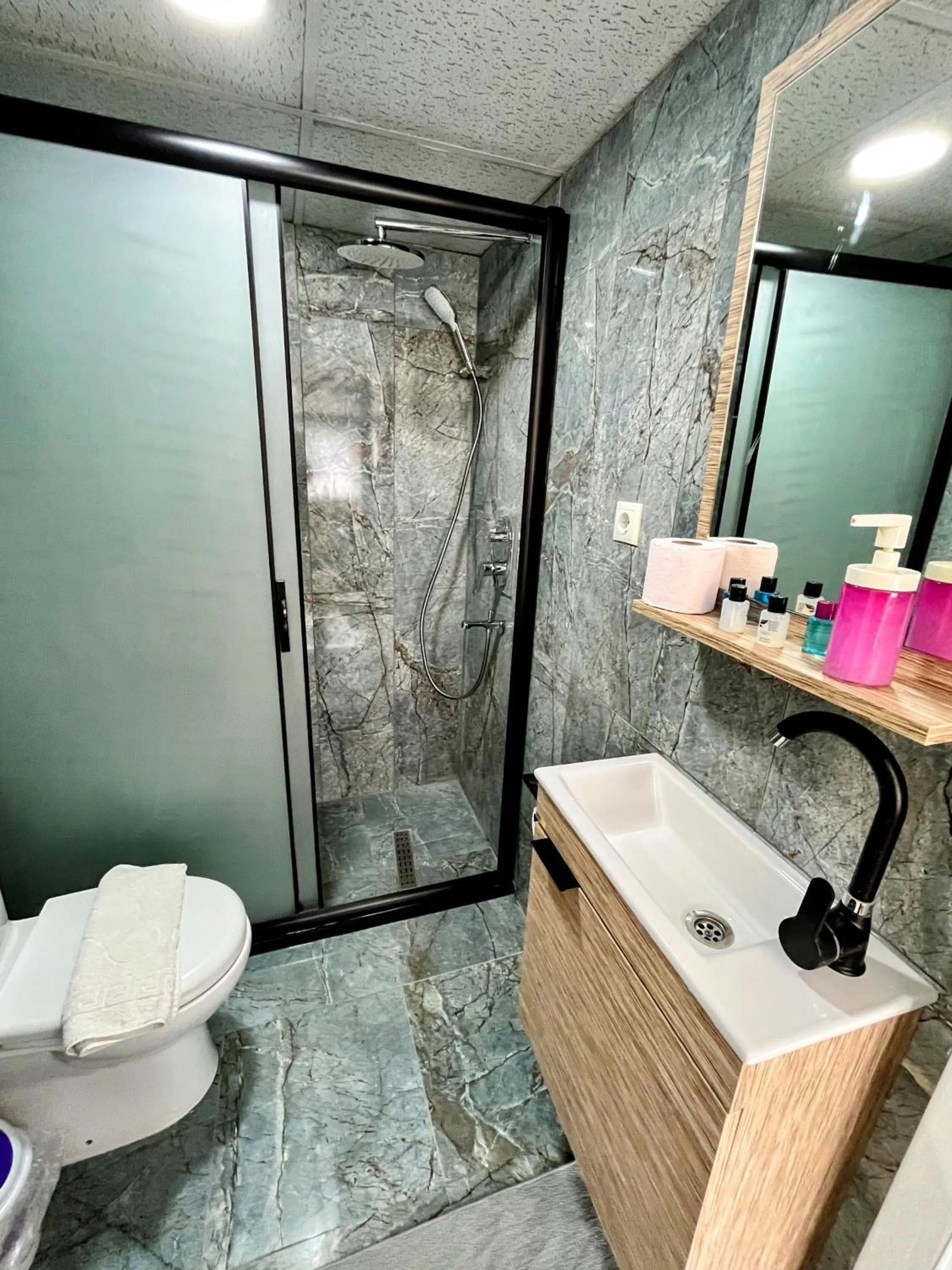 Bathroom in Pembe Hotel