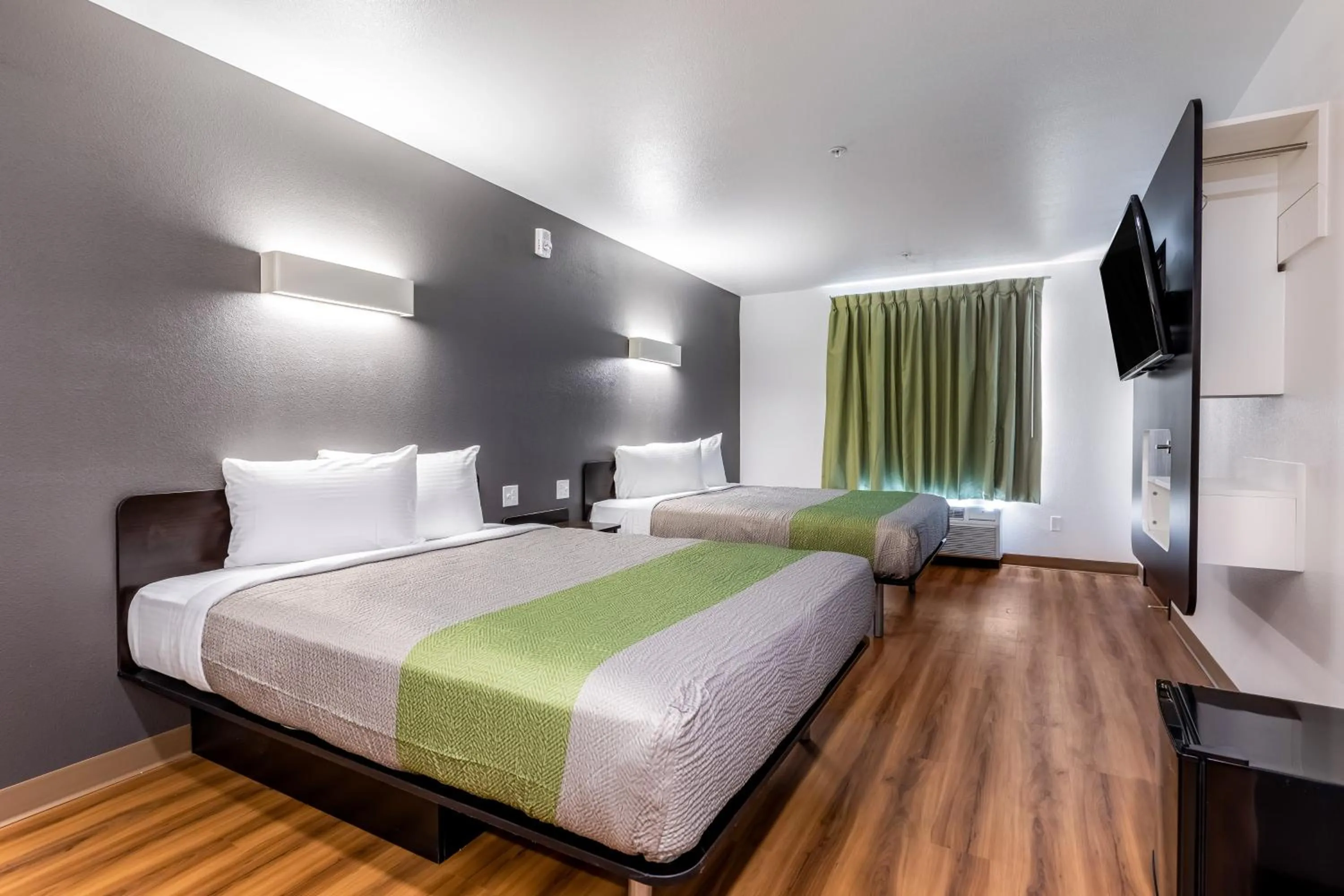 Bedroom, Bed in Motel 6-Las Vegas, NV - Motor Speedway