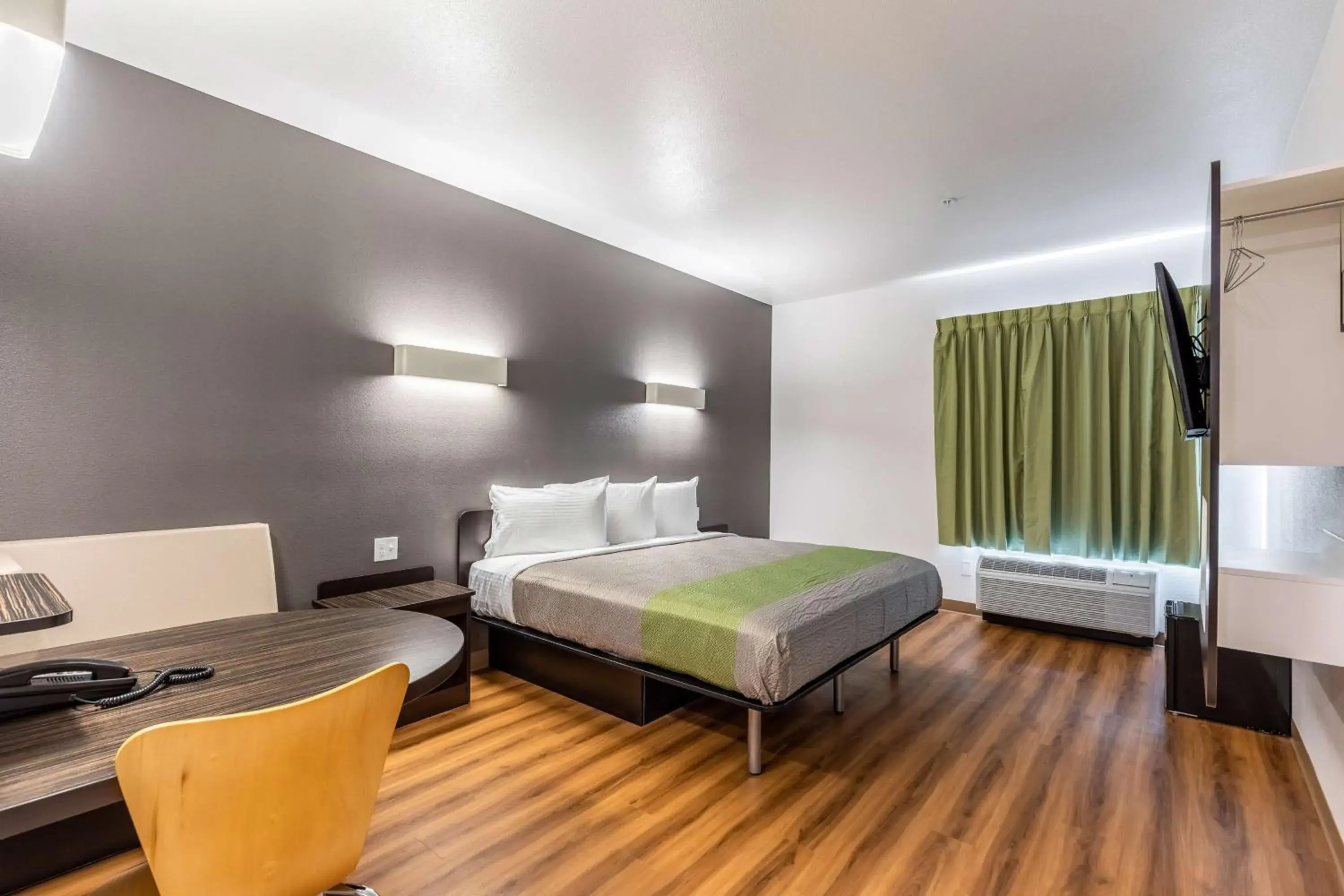 TV and multimedia, Bed in Motel 6-Las Vegas, NV - Motor Speedway TV and multimedia, Bed in Motel 6-Las Vegas, NV - Motor Speedway