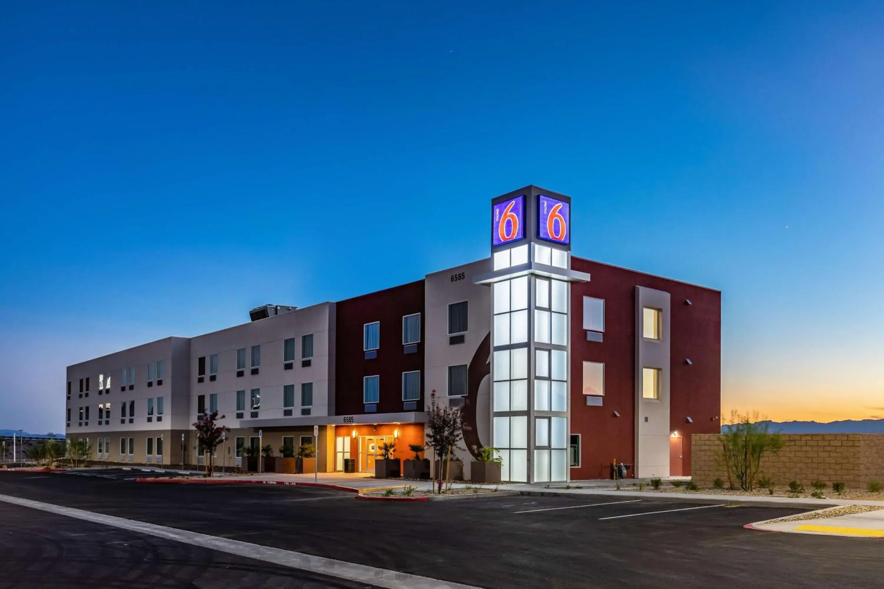 Property building in Motel 6-Las Vegas, NV - Motor Speedway Property building in Motel 6-Las Vegas, NV - Motor Speedway