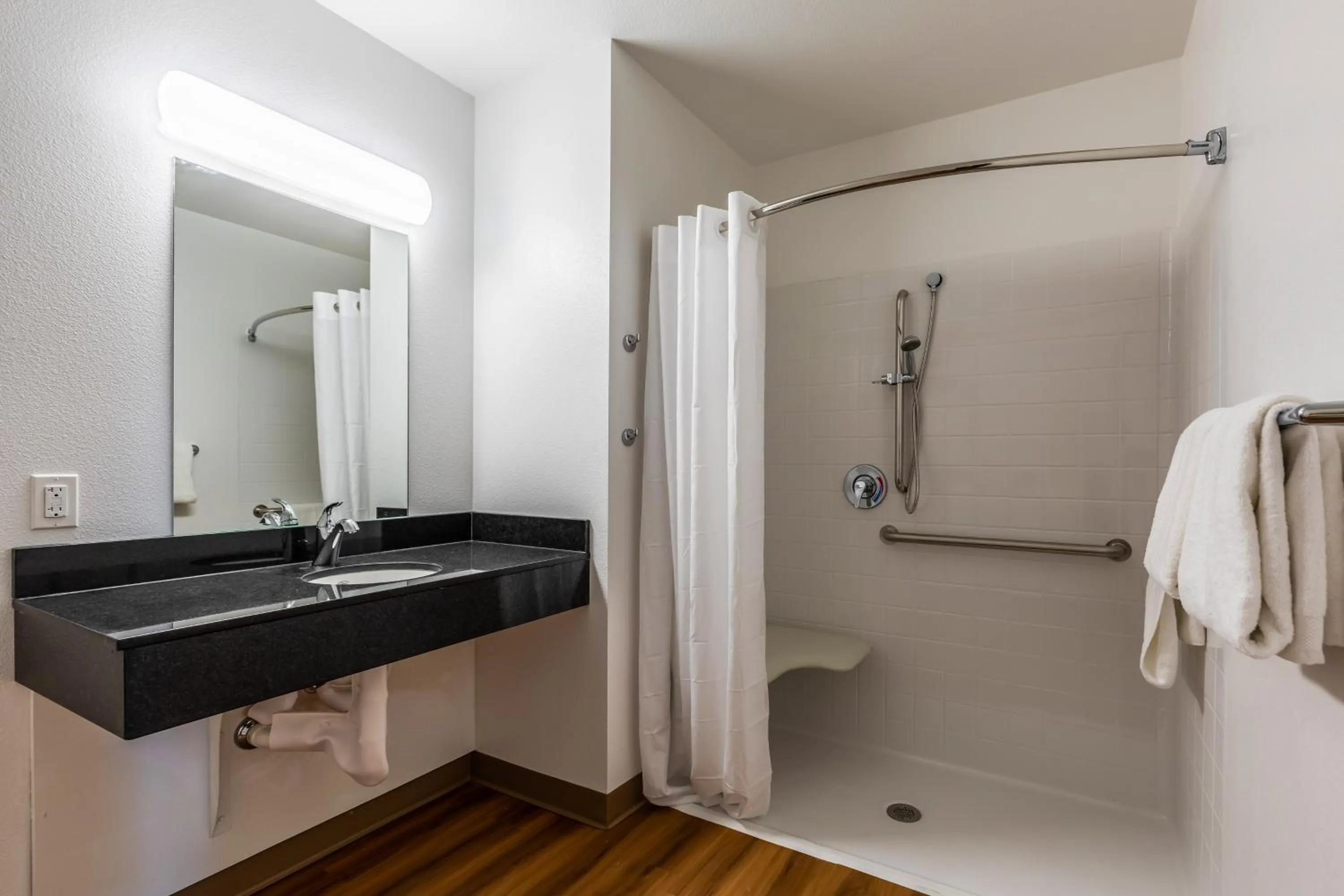 Bedroom in Motel 6-Las Vegas, NV - Motor Speedway