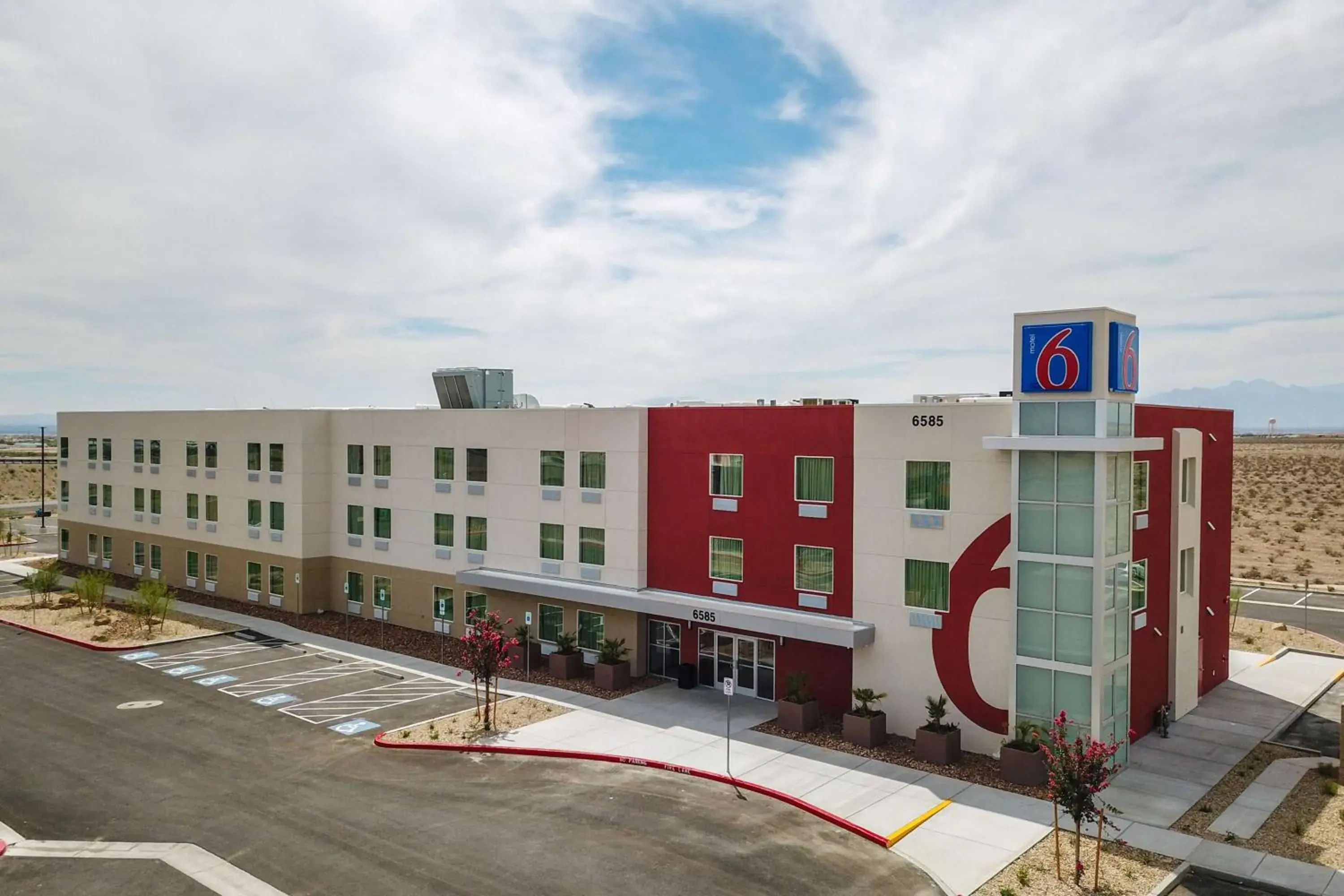 Property building in Motel 6-Las Vegas, NV - Motor Speedway Property building in Motel 6-Las Vegas, NV - Motor Speedway