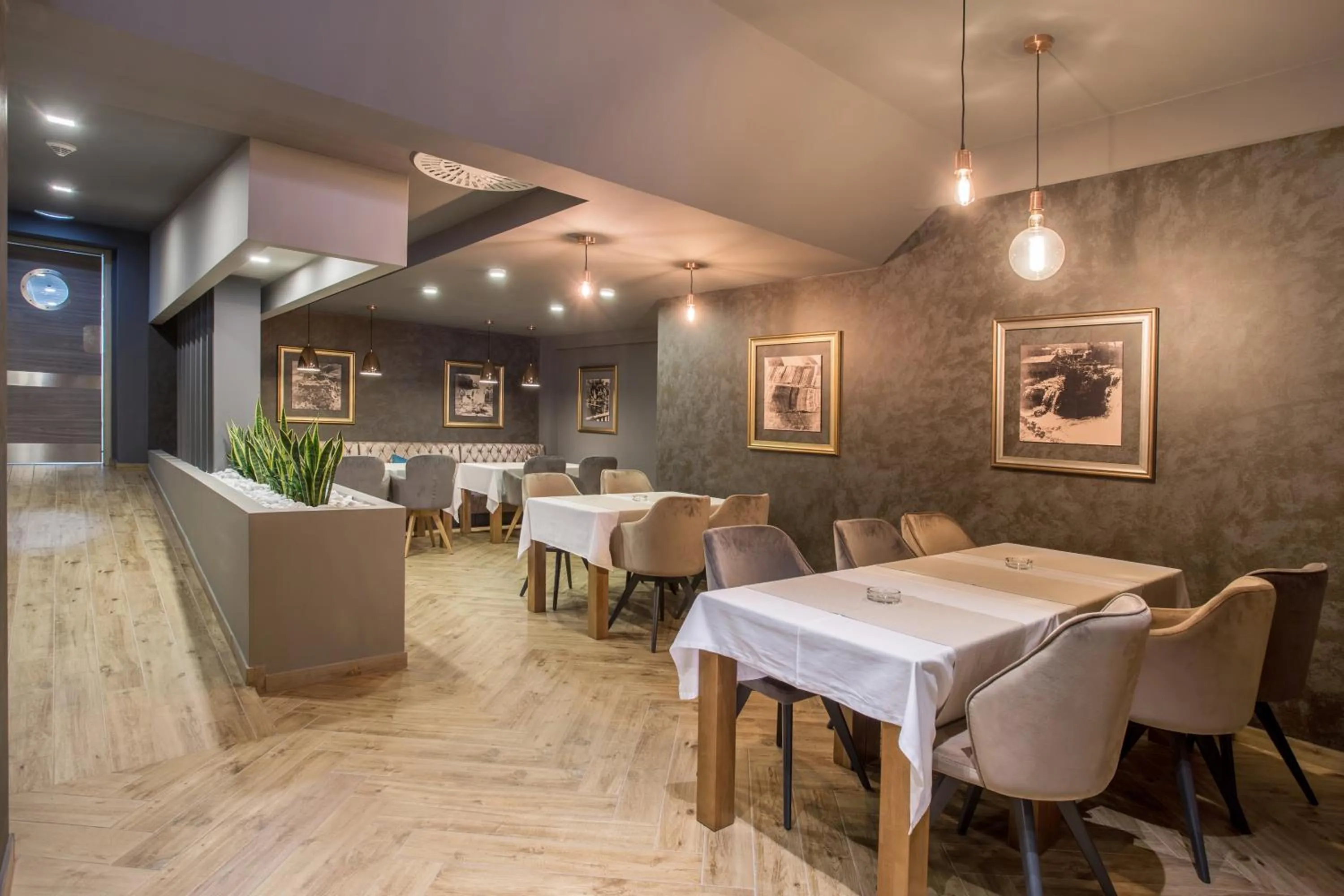 Restaurant/places to eat in Hotel Bigeste