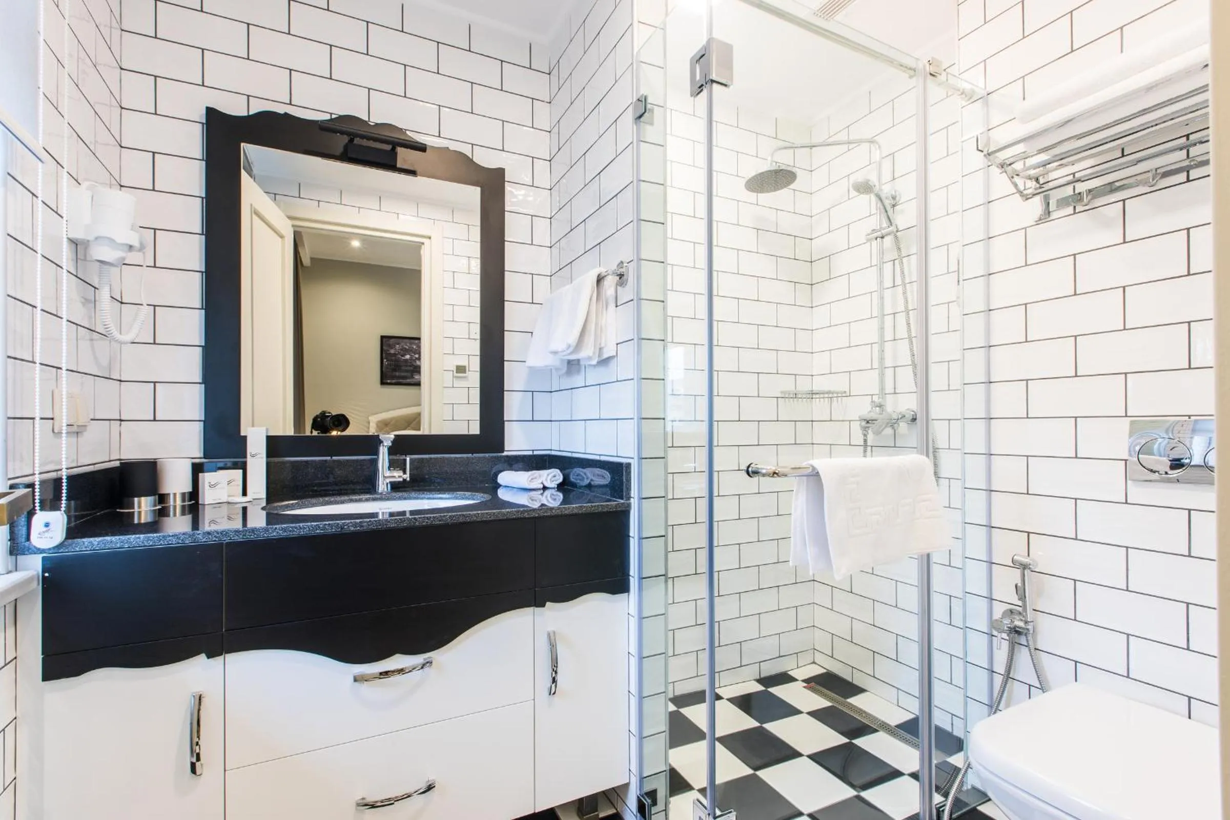 Shower in Hotel Khokhobi Old Tbilisi