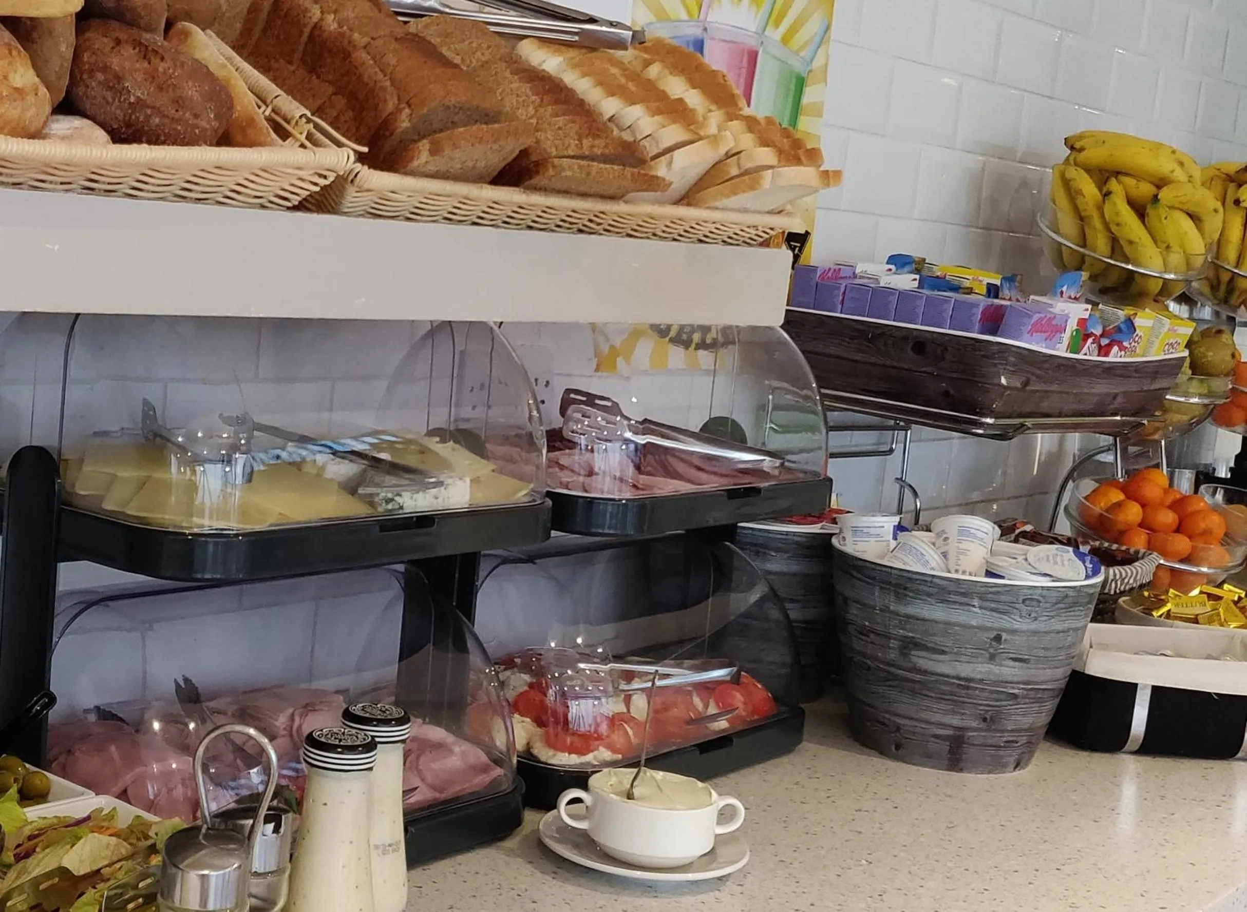 Restaurant/places to eat in Grand Plaza Serviced Apartments