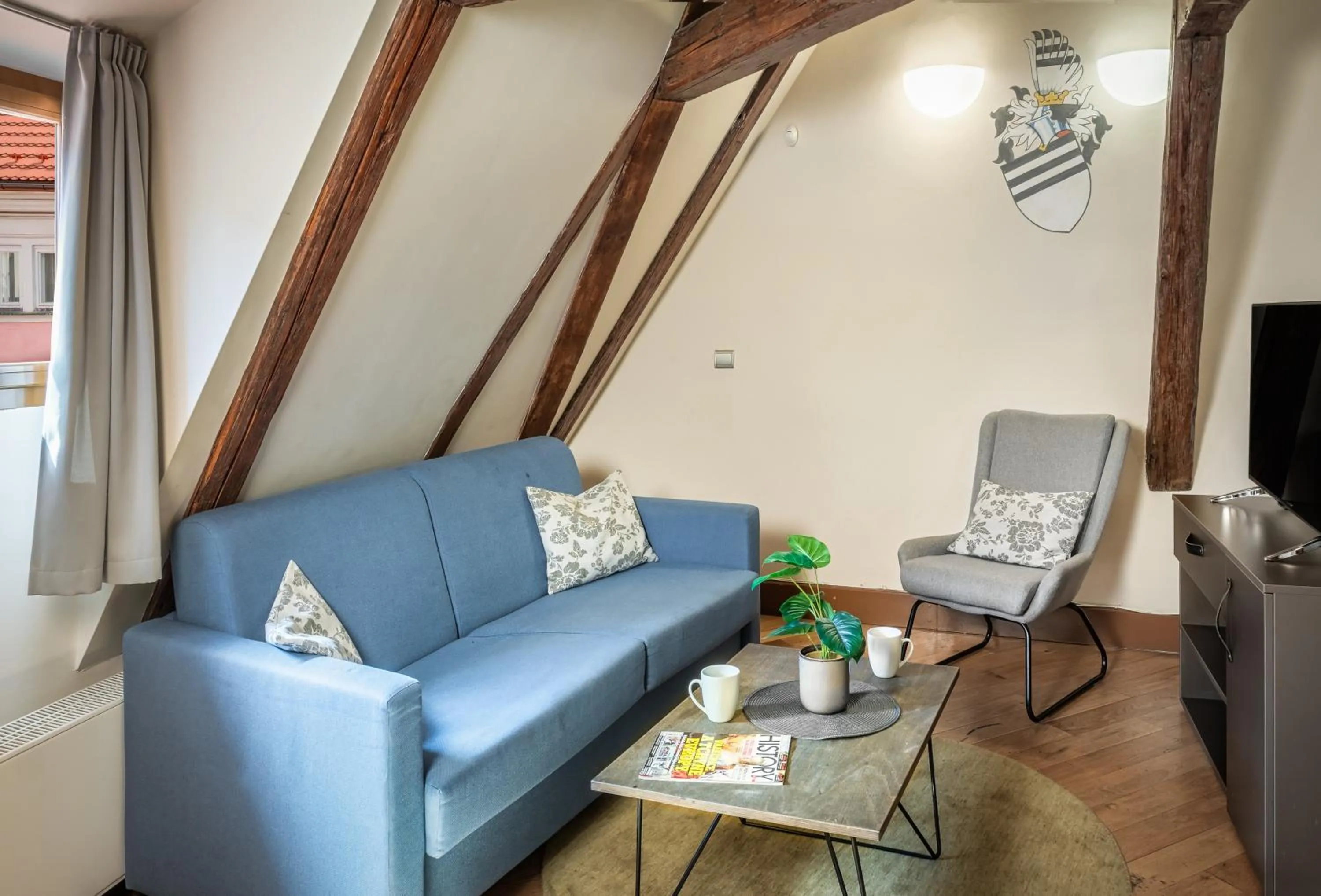 TV and multimedia in 3 Epoques Apartments by Adrez