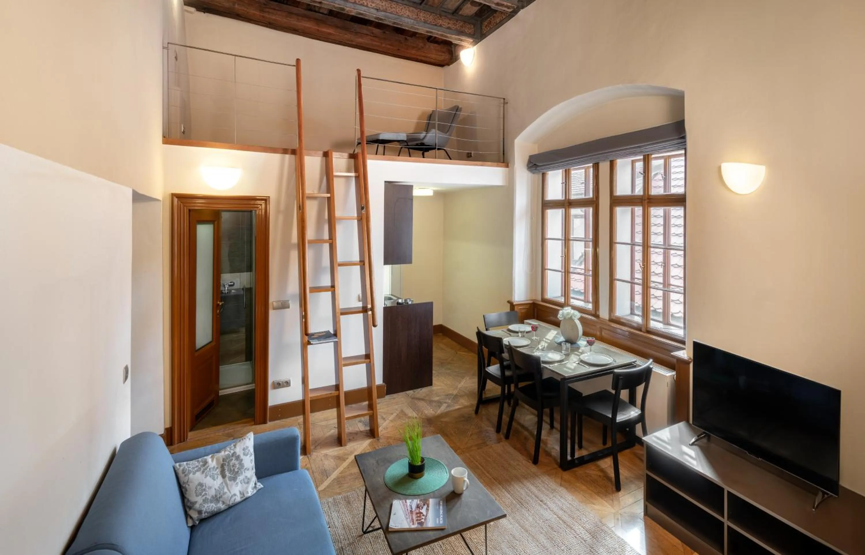 TV and multimedia in 3 Epoques Apartments by Adrez