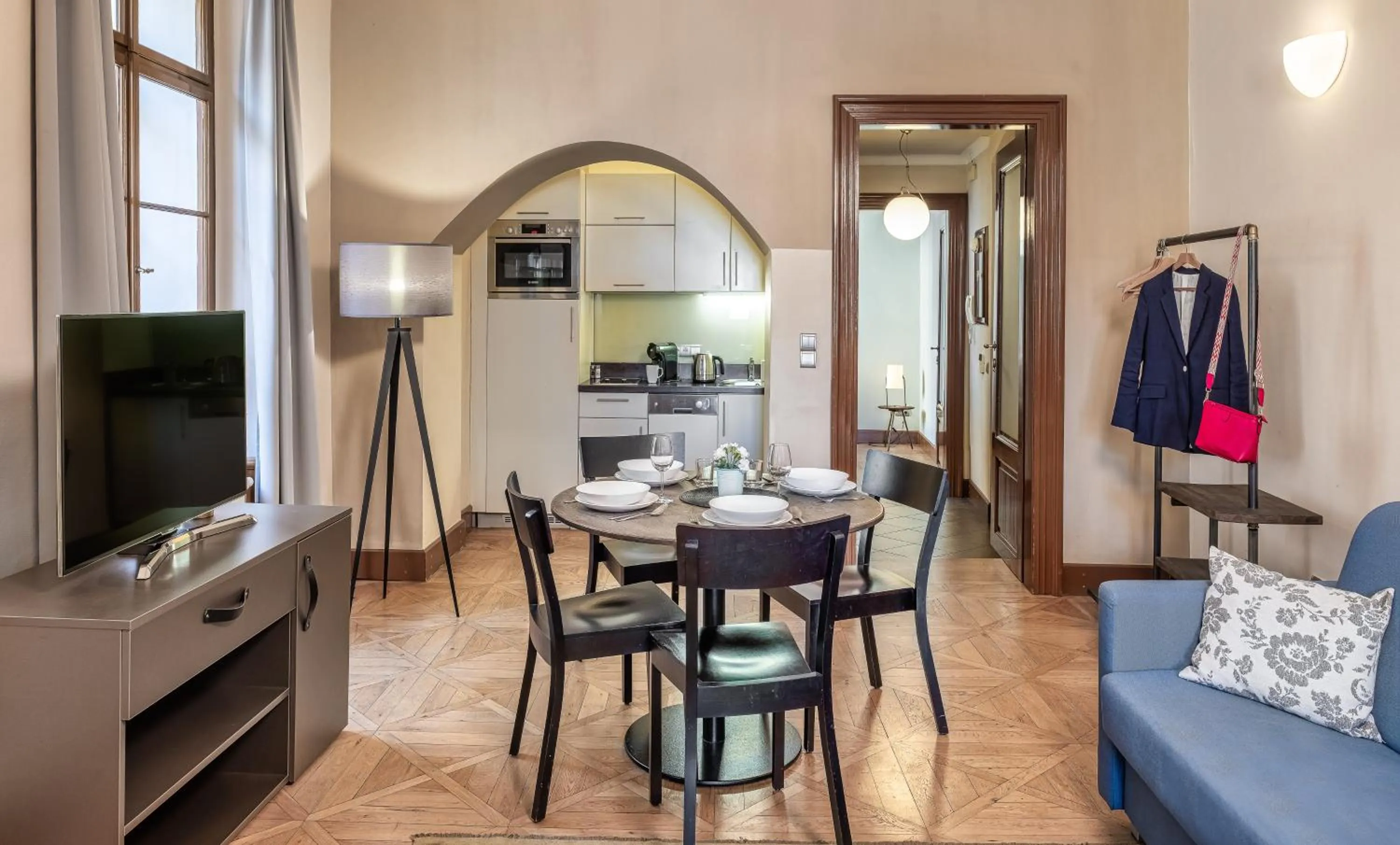 Kitchen or kitchenette in 3 Epoques Apartments by Adrez