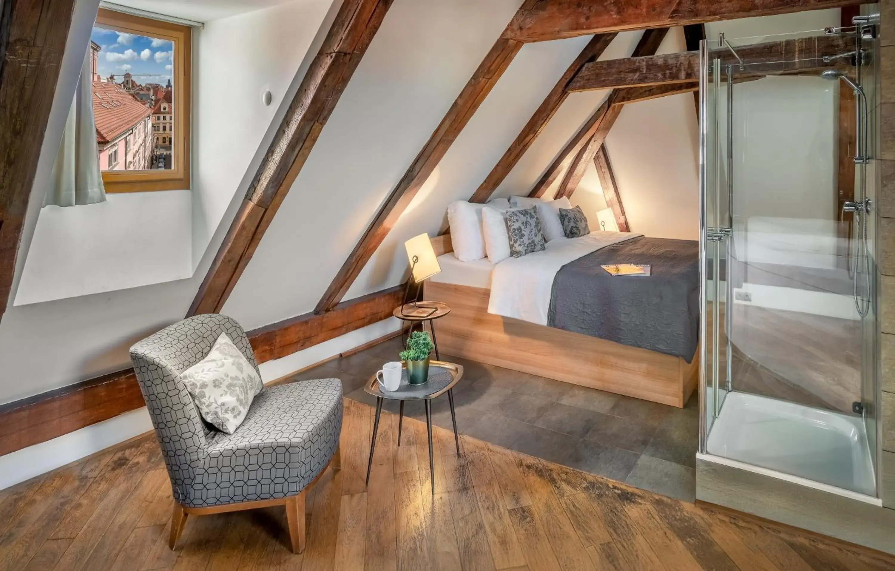 Shower, Bed in 3 Epoques Apartments by Adrez Shower, Bed in 3 Epoques Apartments by Adrez