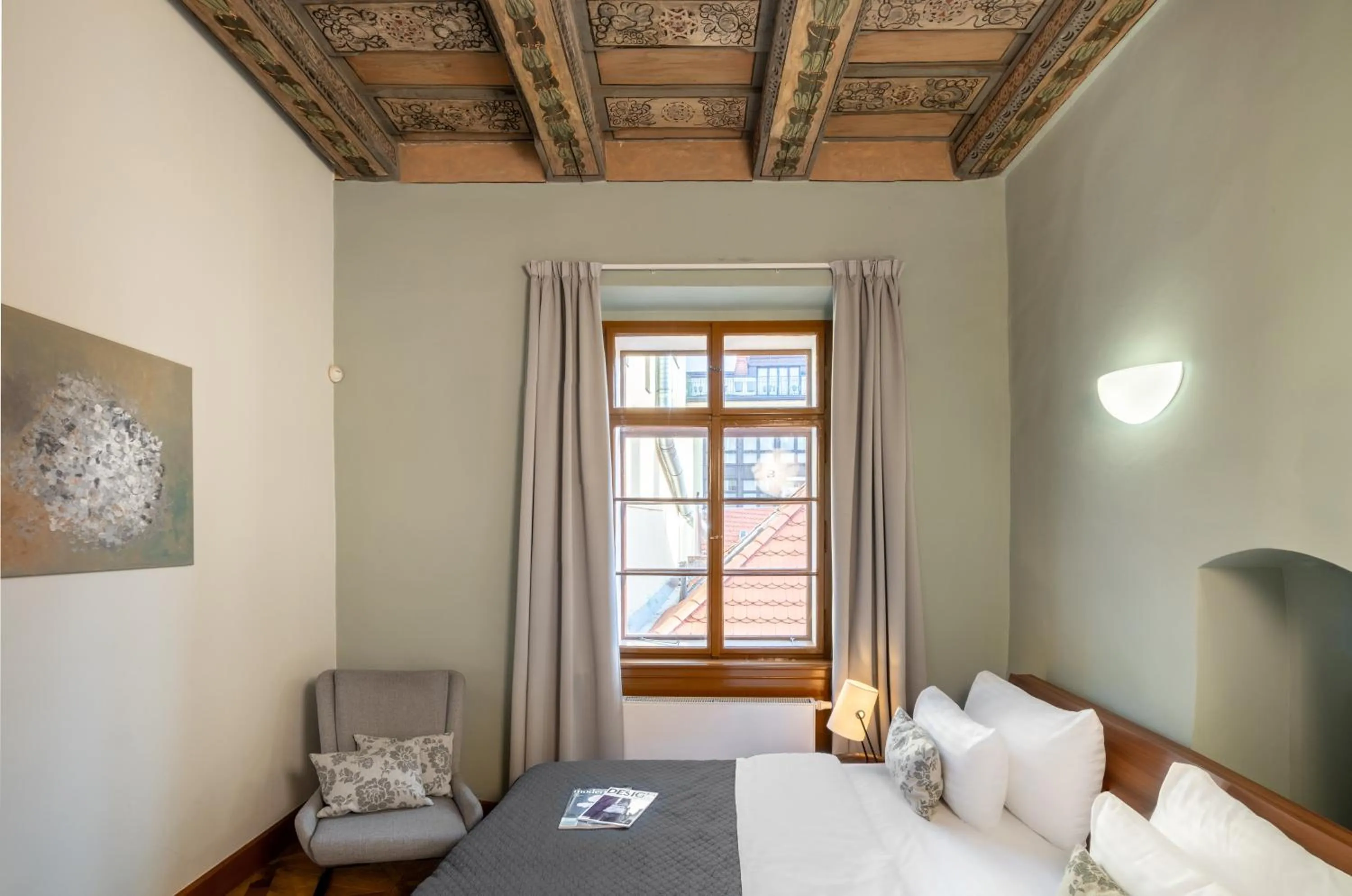 Bed in 3 Epoques Apartments by Adrez