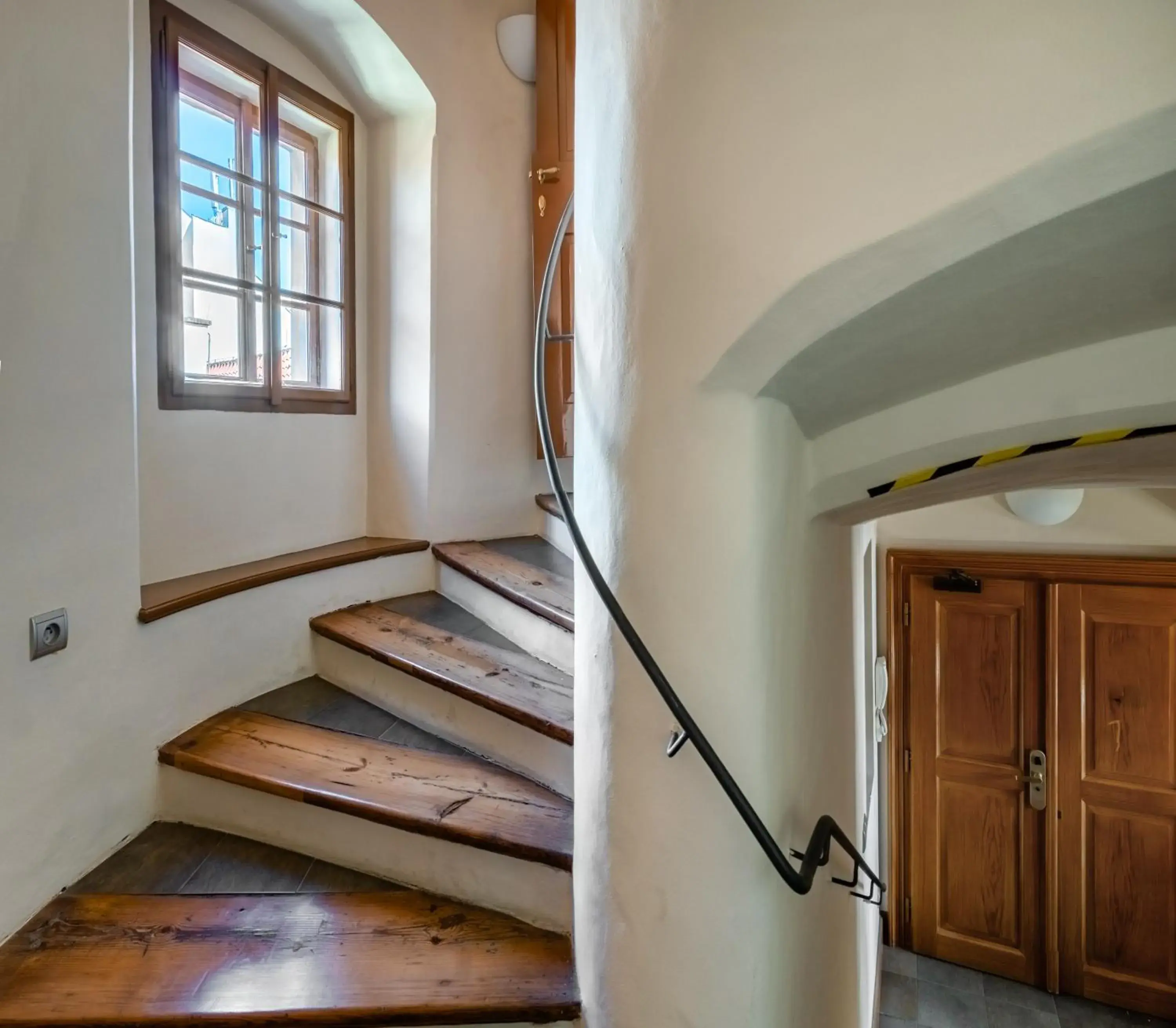 Property building in 3 Epoques Apartments by Adrez Property building in 3 Epoques Apartments by Adrez