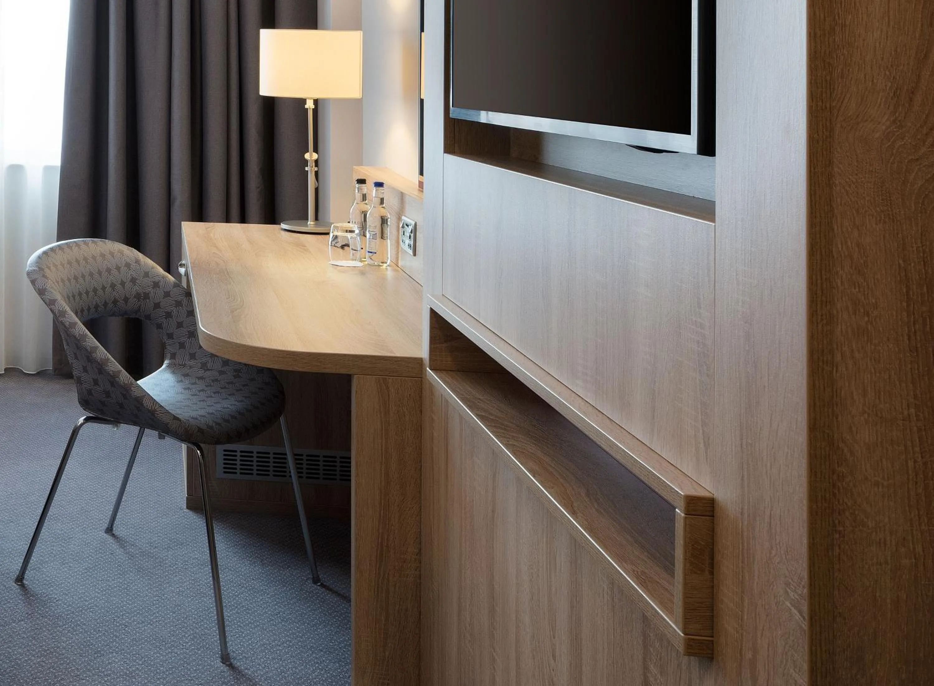 Bedroom in Leonardo Hotel London Watford