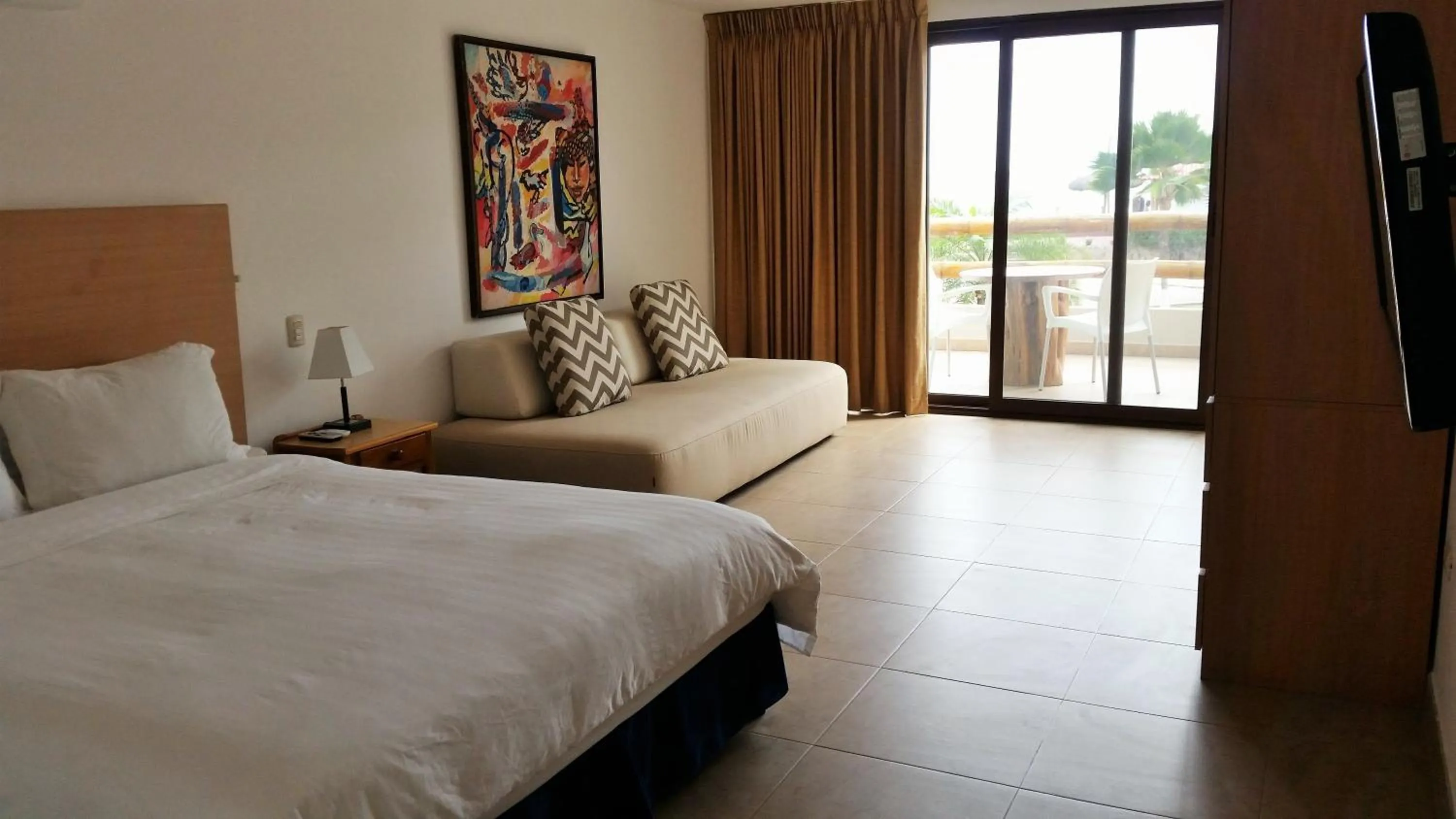 Bed in Howard Johnson by Wyndham Montañita