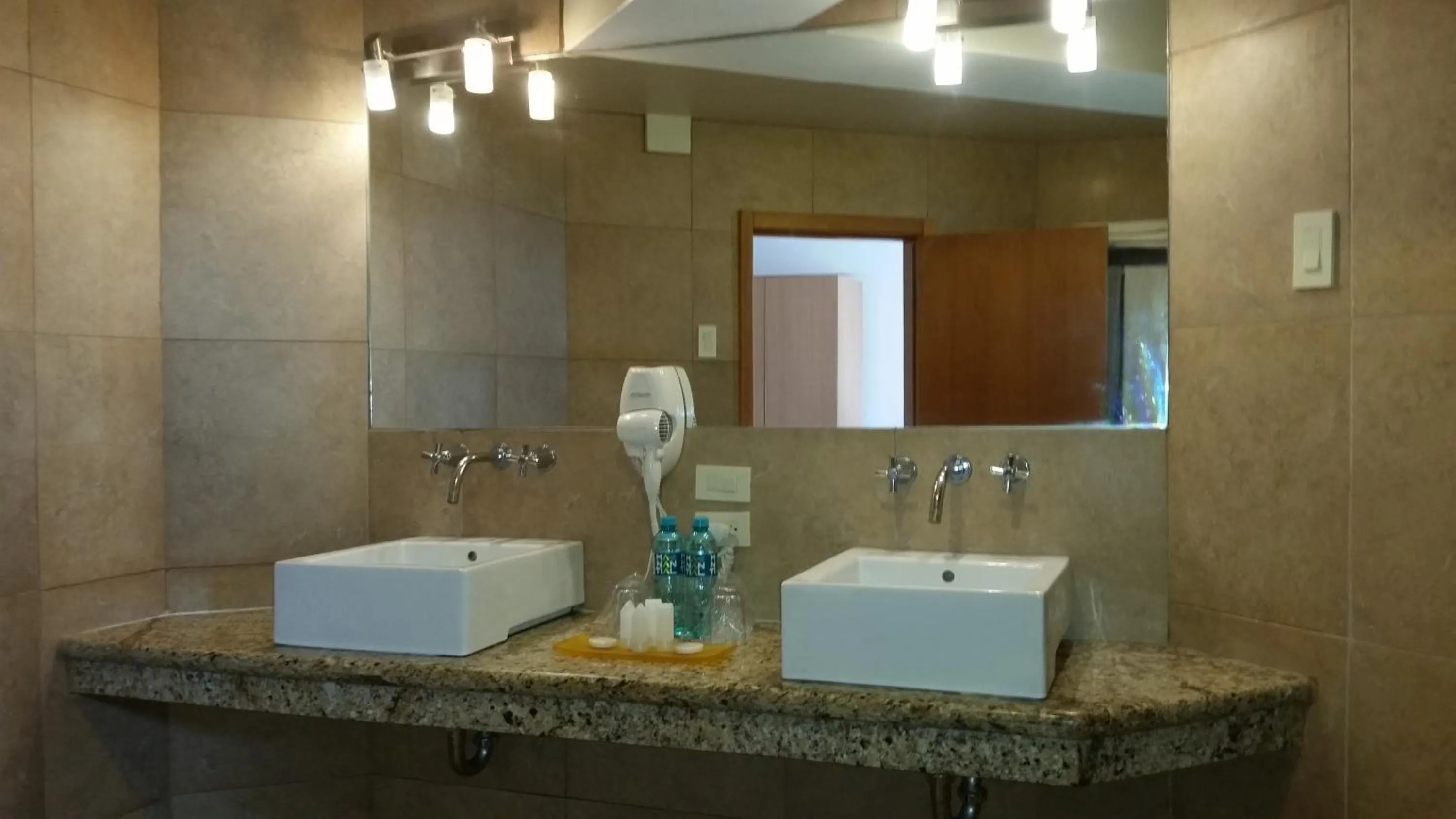 Bathroom in Howard Johnson by Wyndham Montañita